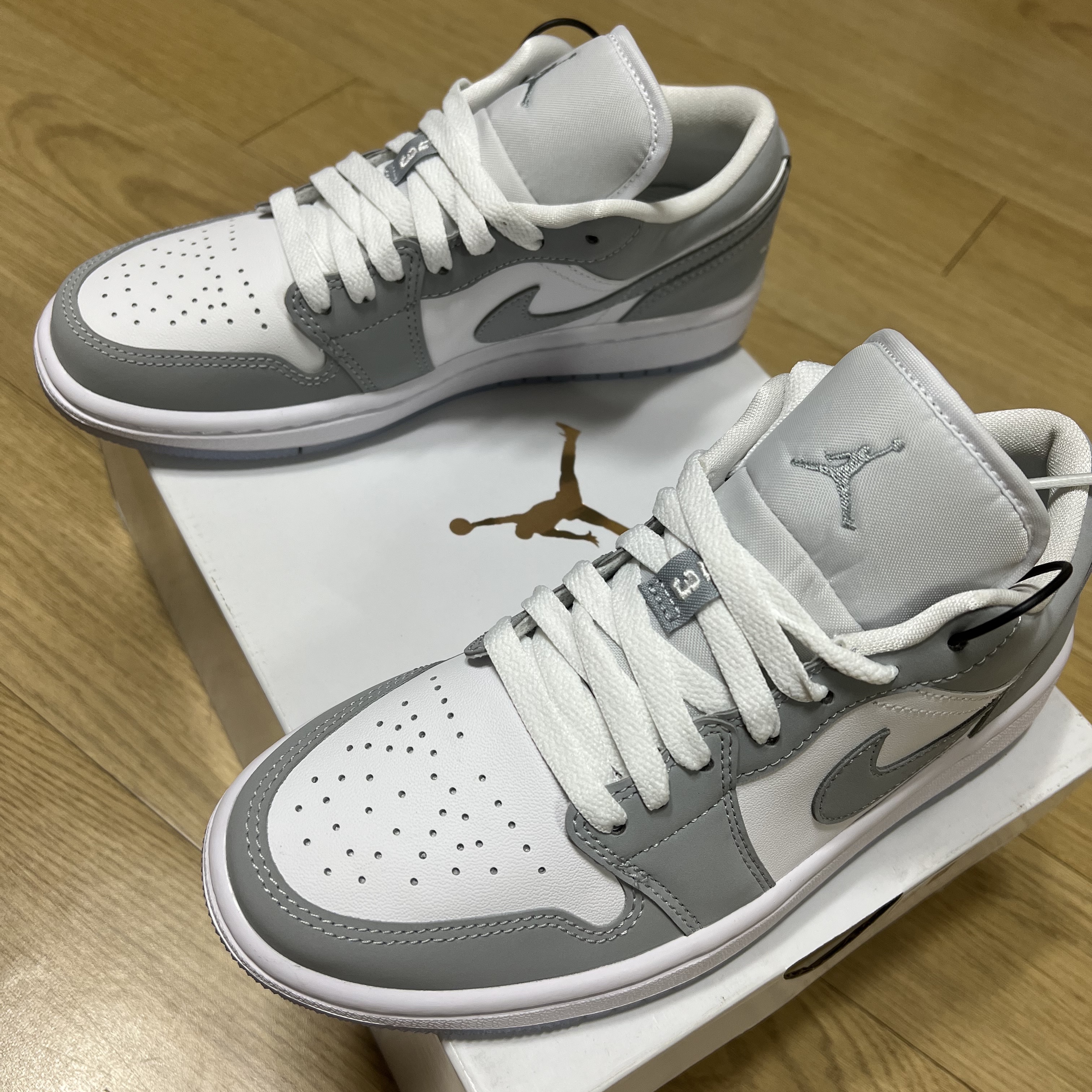 (W) Jordan 1 Low White Wolf Grey 착용 스타일