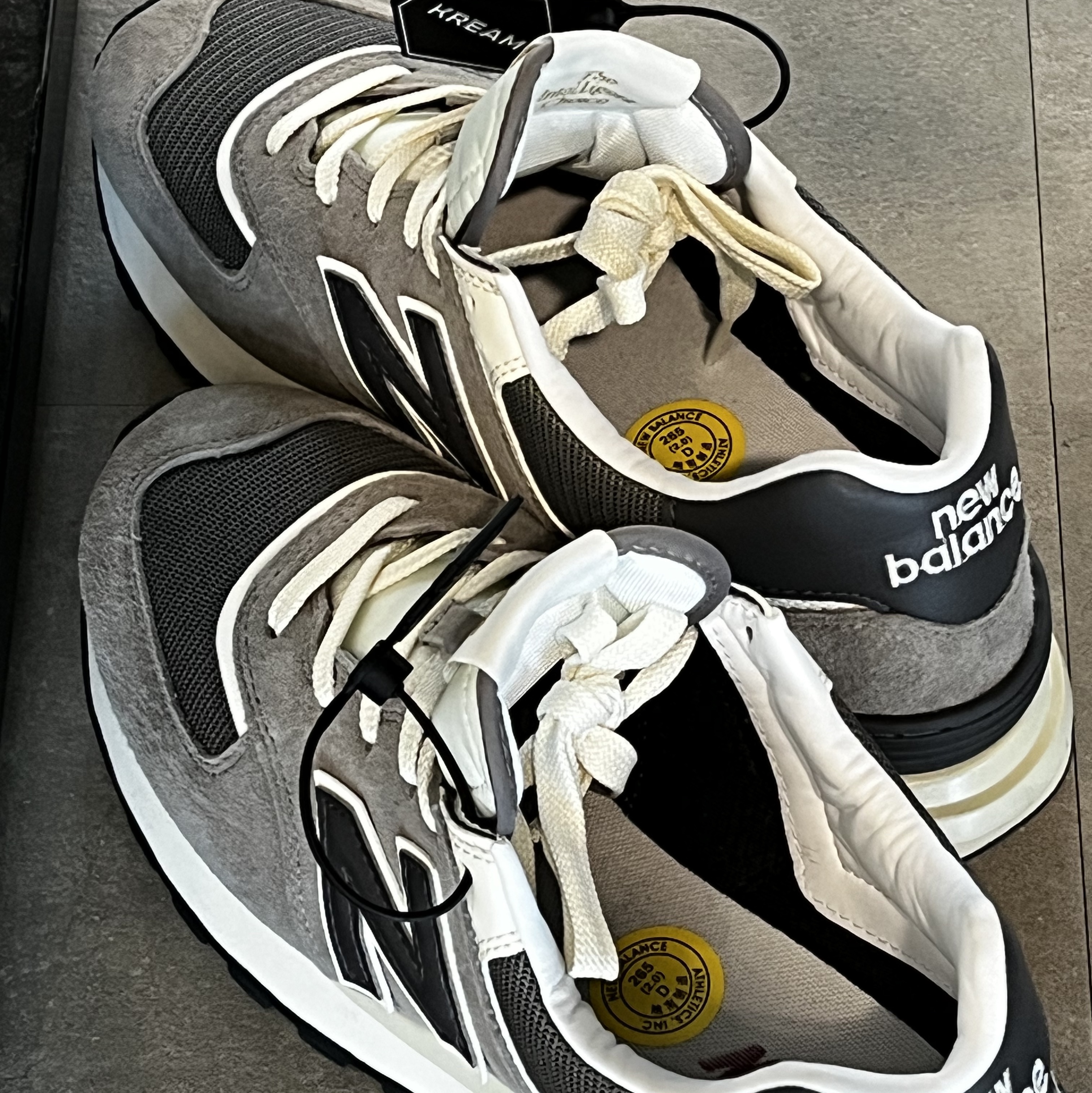 New Balance 574 Legacy Grey 착용 스타일