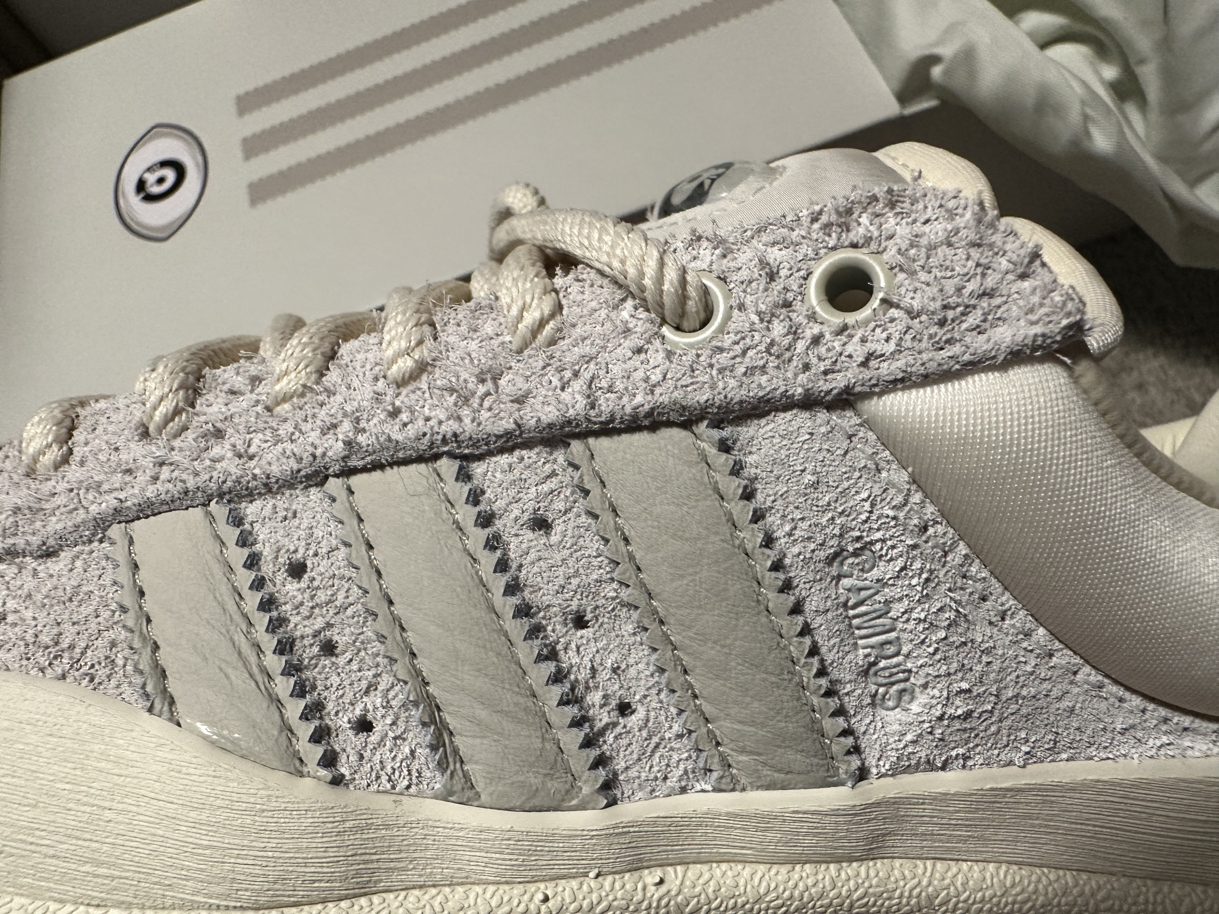 Adidas x Bad Bunny Campus Light Cloud White 착용 스타일 - 5