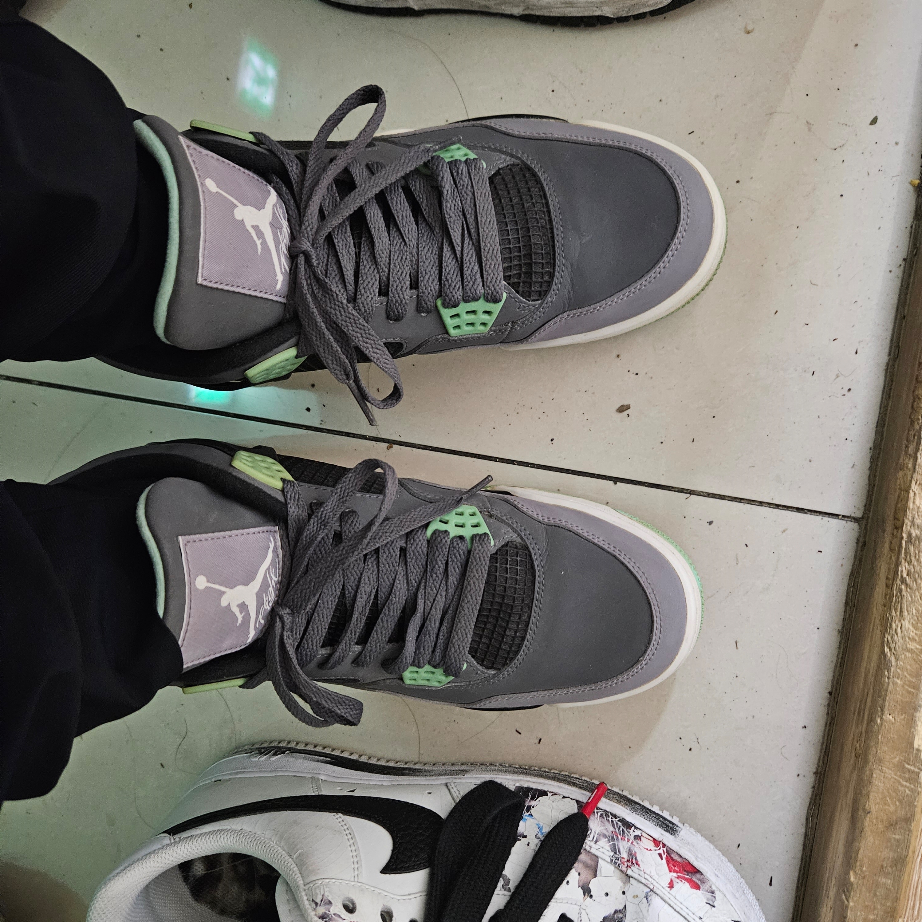 Jordan 4 Retro Green Glow 착용 스타일