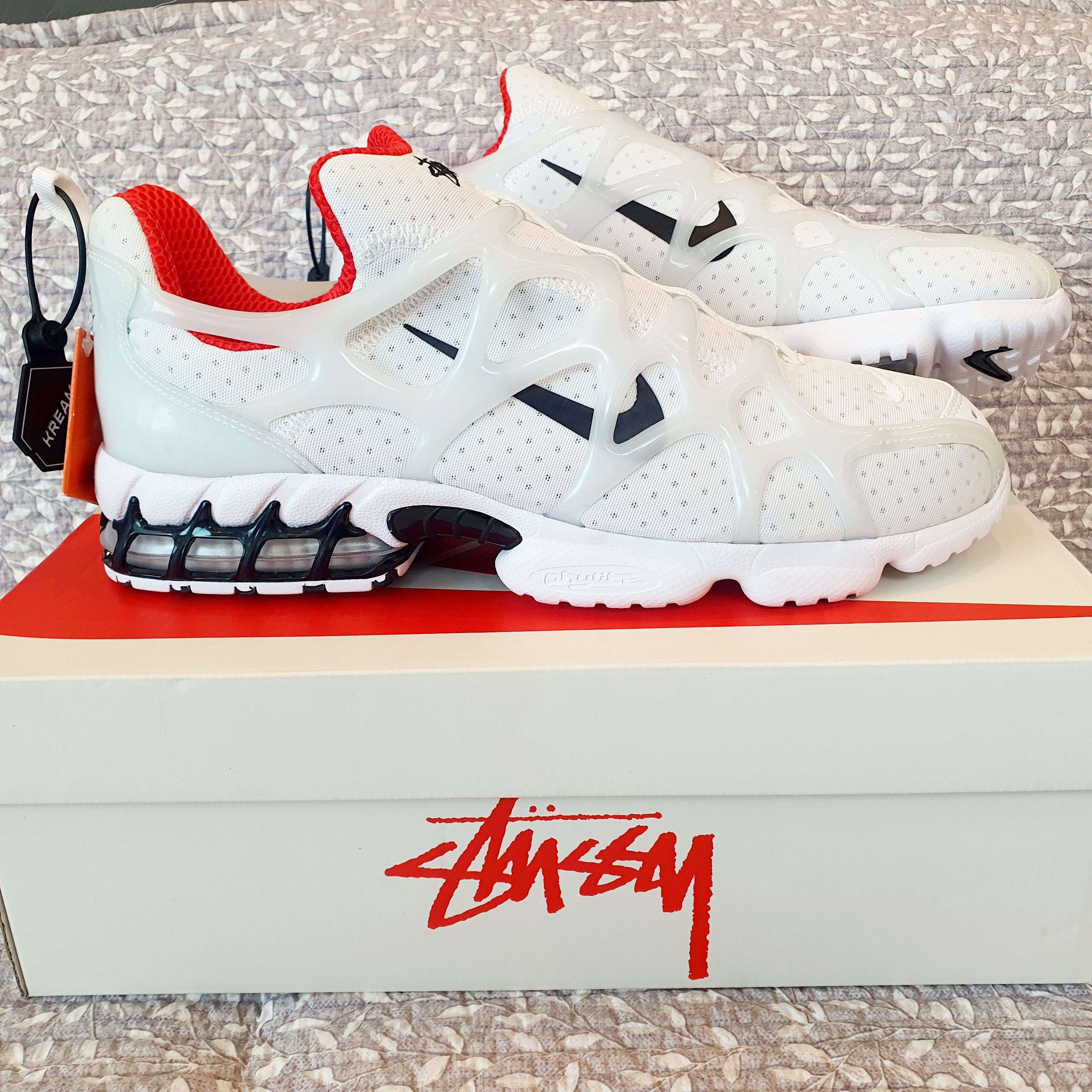 Nike x Stussy Air Zoom Spiridon Kukini White, Nike x Stussy Air Zoom Spiridon Cage 2 Pure Platinum 착용 스타일 - 1