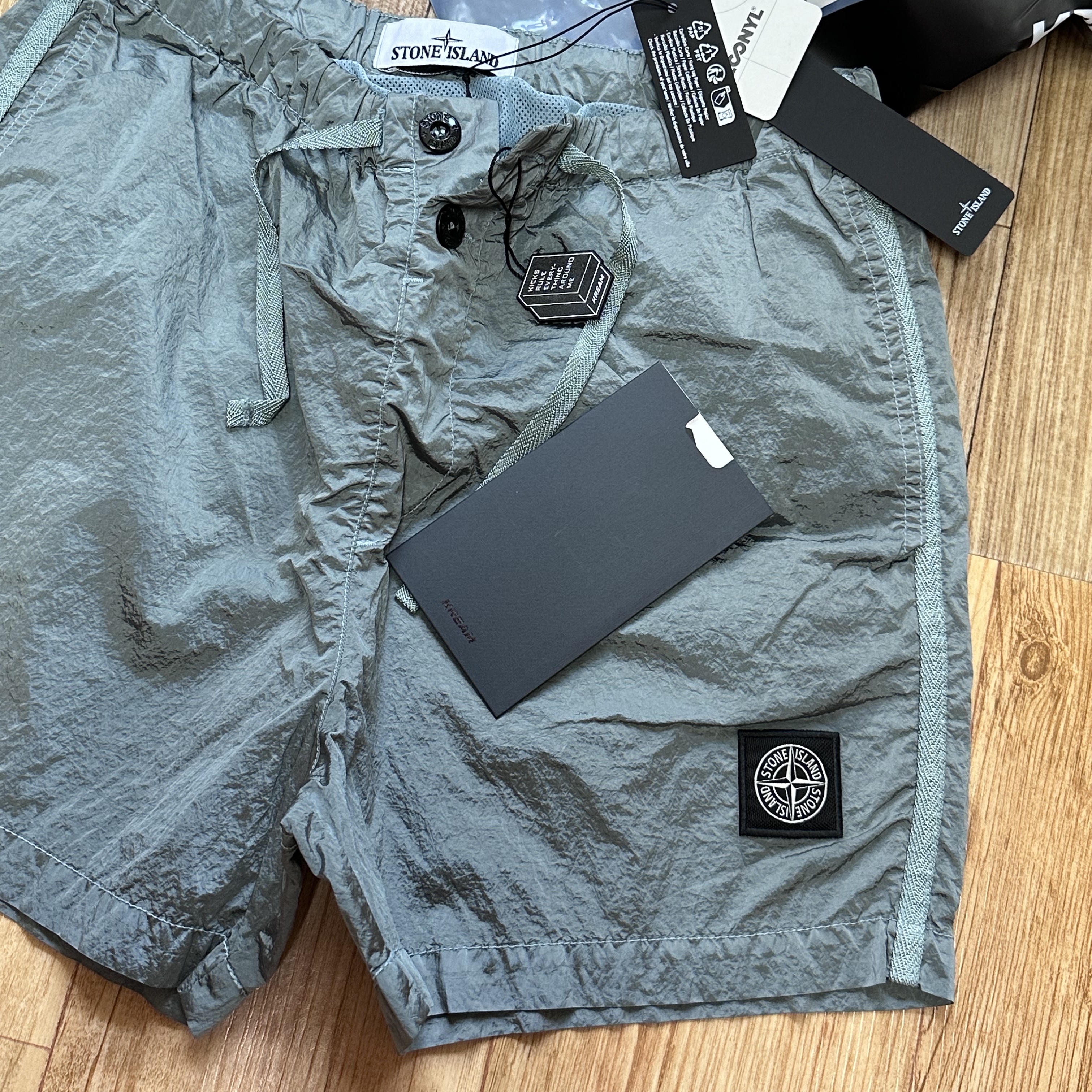 Stone Island B0643 Nylon Metal Swimming Trunk Sky Blue - 23SS 착용 스타일