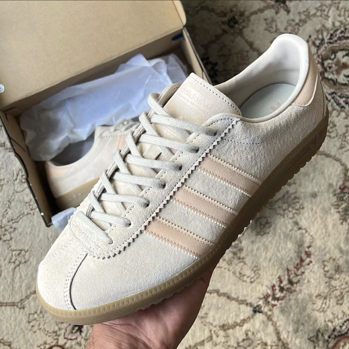 Adidas Bermuda Wonder White 착용 스타일 - 1