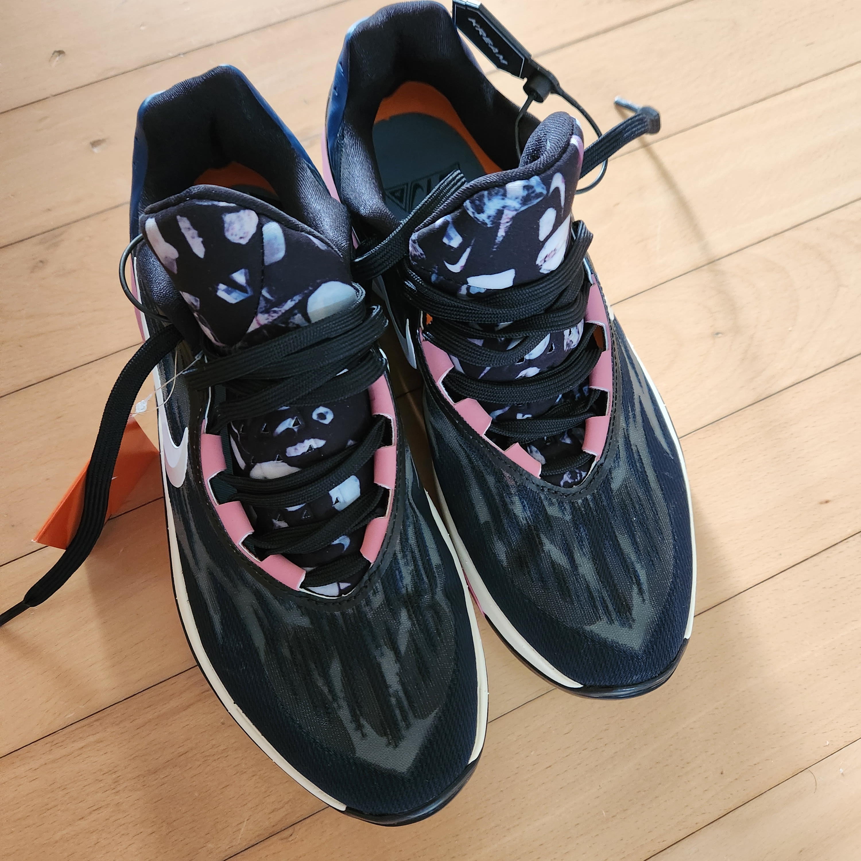 Nike Air Zoom GT Cut 2 Black Desert Berry 착용 스타일