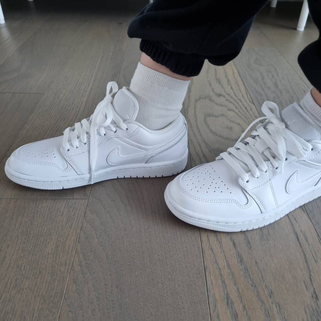 (W) Jordan 1 Low Triple White 2022 착용 스타일