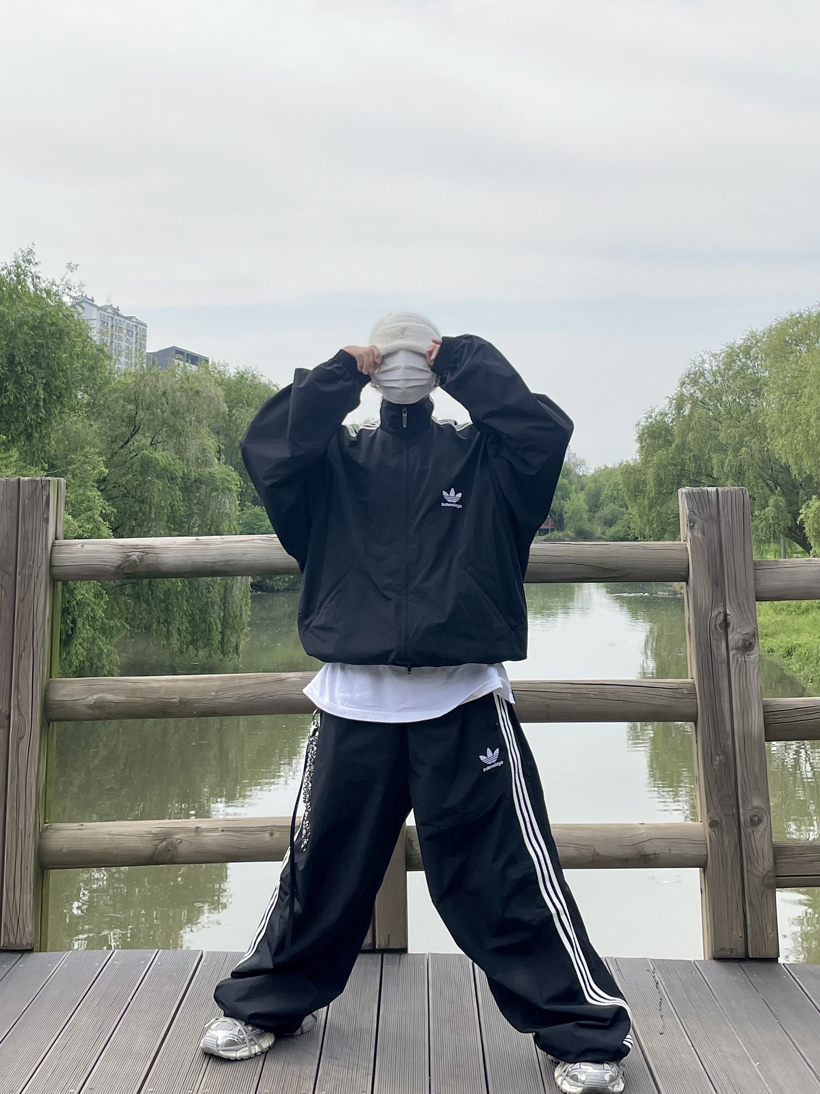 Balenciaga x Adidas Tracksuit Trousers Black, Balenciaga x Adidas Performance Poplin Tracksuit Jacket Black 착용 스타일 - 1