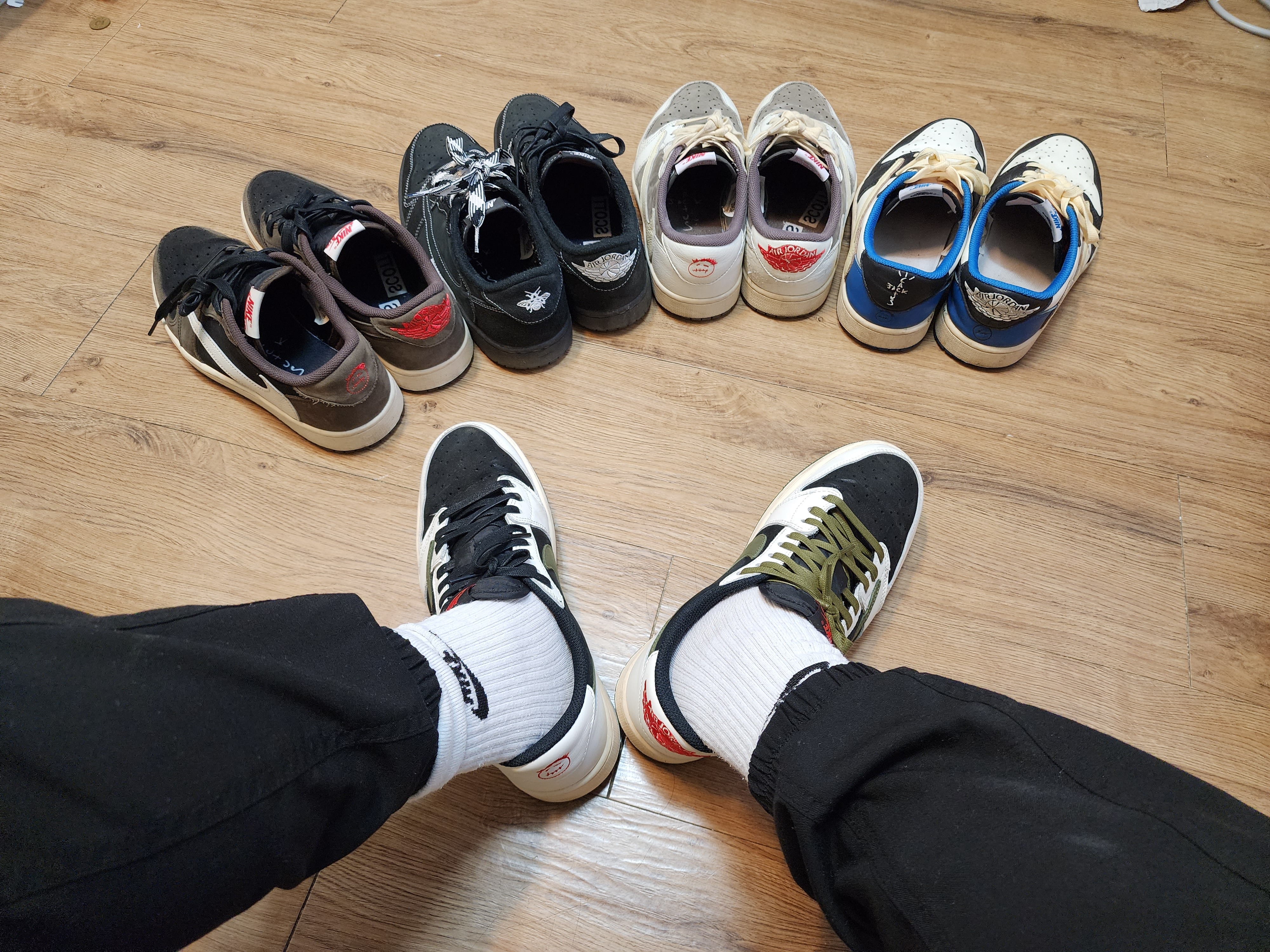 Jordan 1 x Travis Scott Retro Low OG SP Sail and Ridgerock, Jordan 1 x Travis Scott x Fragment Retro Low OG SP Military Blue 착용 스타일 - 1