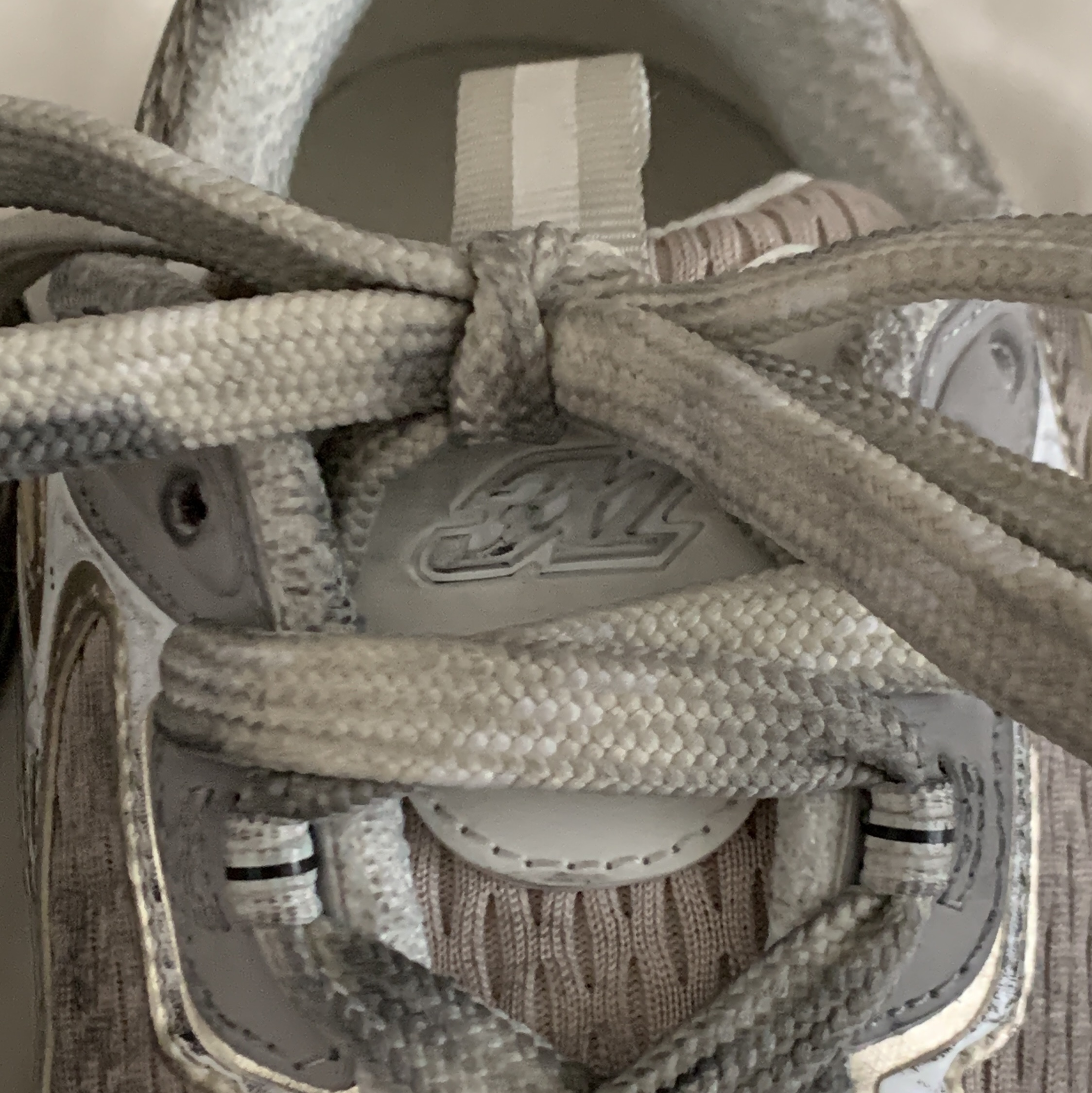 Balenciaga 3XL Sneakers Light Beige, (W) Balenciaga 3XL Sneakers Light Beige 착용 스타일 - 5