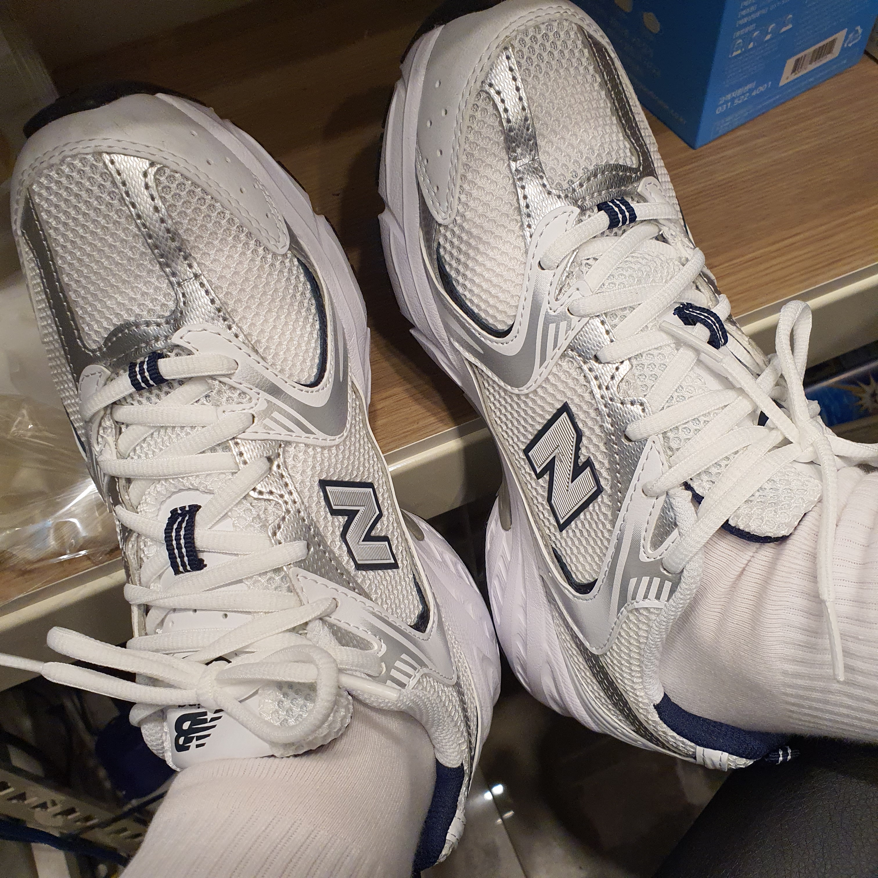 New Balance 530 White 착용 스타일 - 1