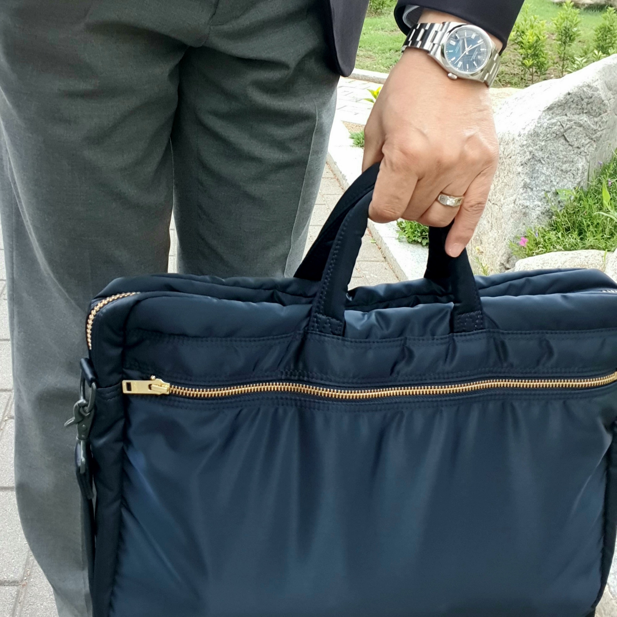 Porter Tanker 2Way Briefcase Iron Blue, Rolex Oyster Perpetual 36mm 126000 Bright blue Oyster 착용 스타일 - 1