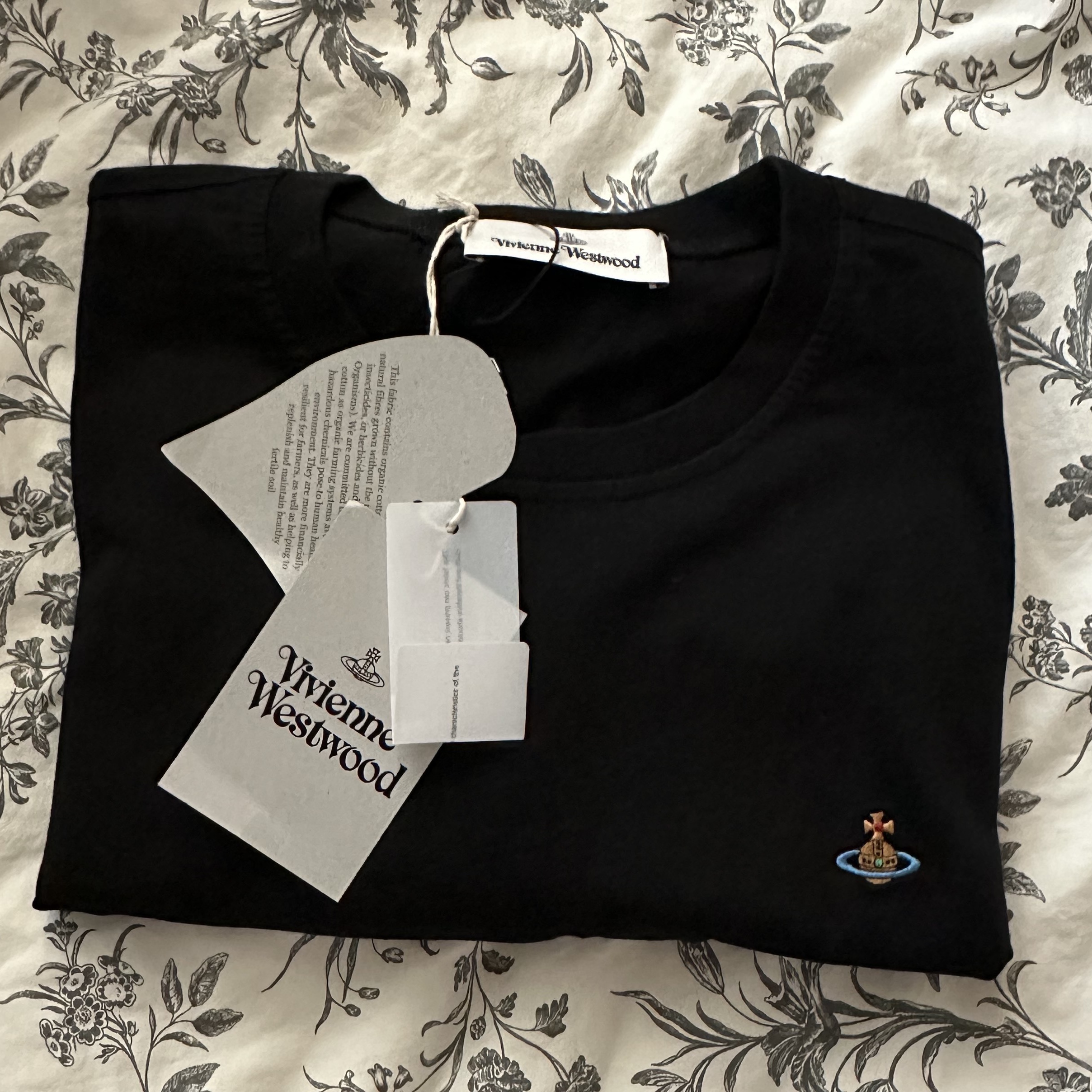 Vivienne Westwood Classic Logo T-Shirt Black 착용 스타일