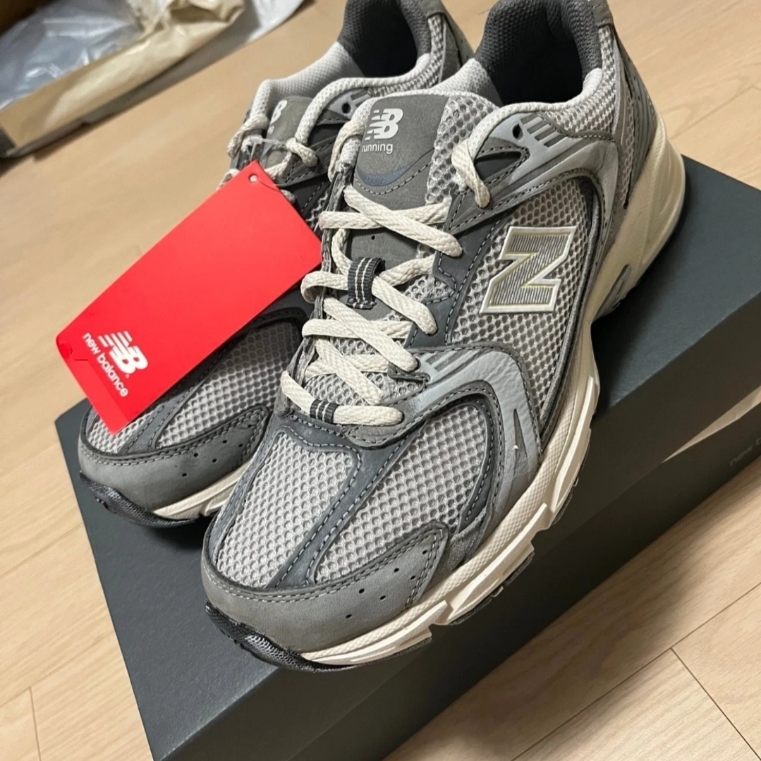 New Balance 530 Premium Vintage Grey Matter 착용 스타일