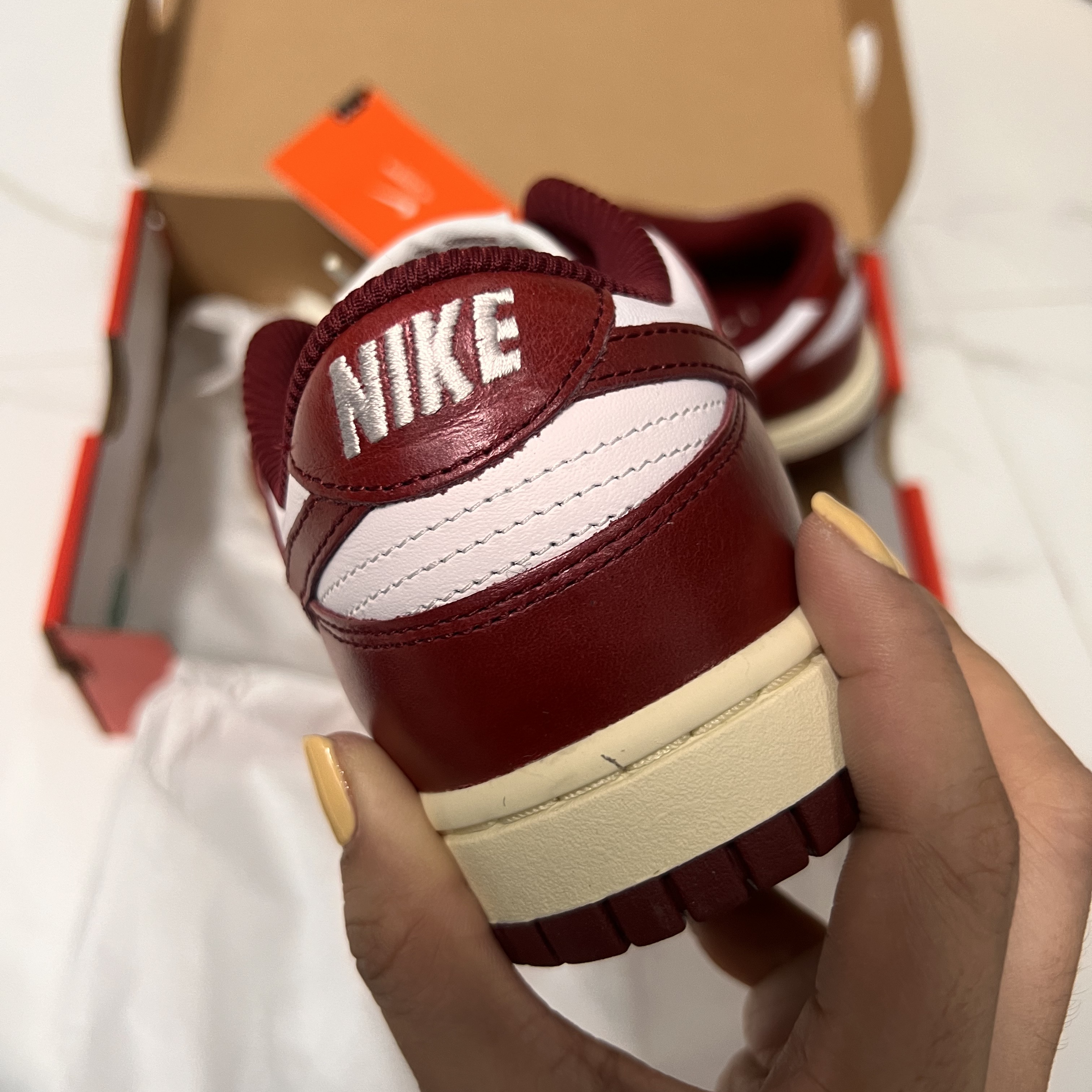 (W) Nike Dunk Low Retro PRM Team Red and White 착용 스타일 - 2