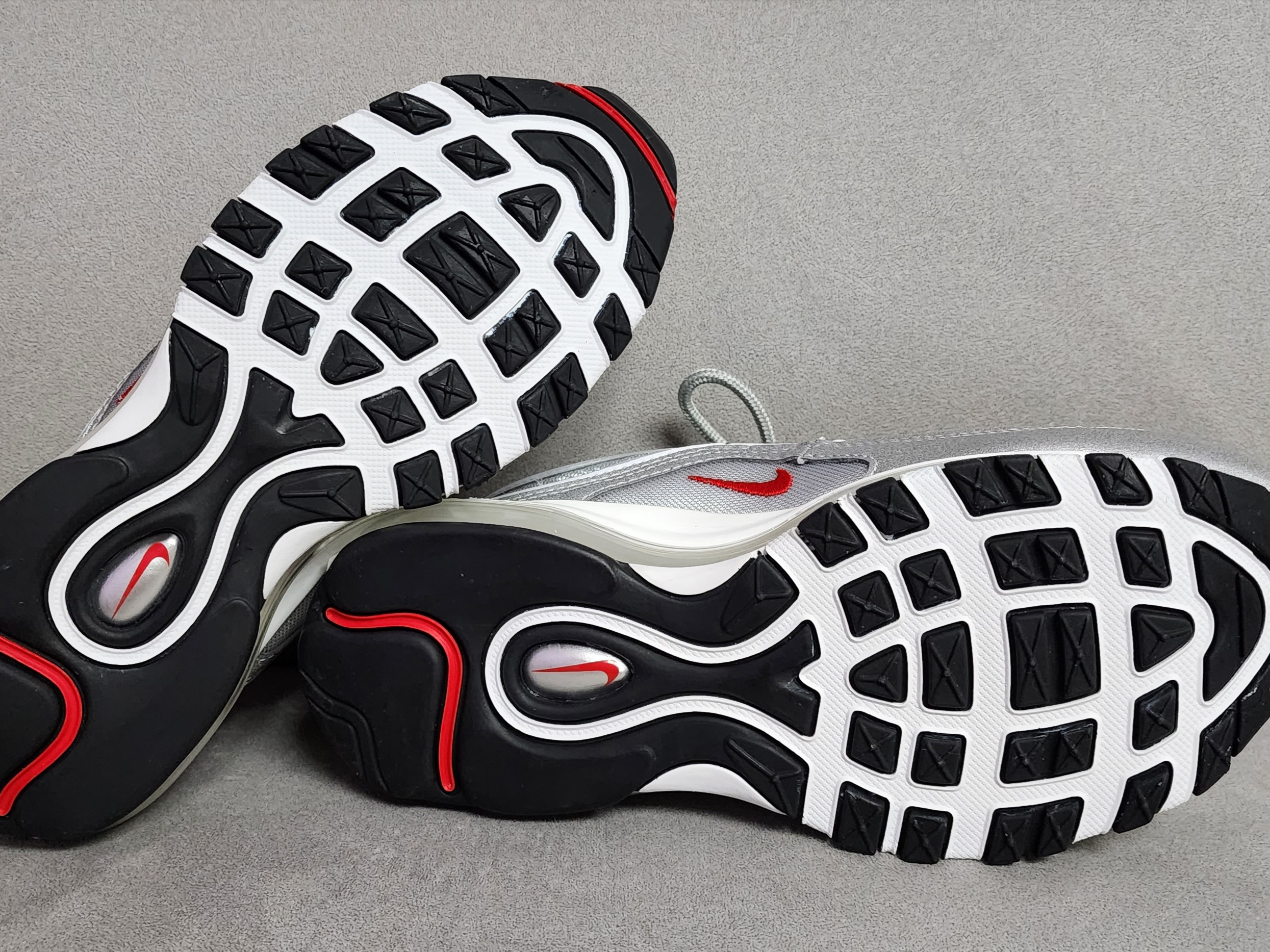 (W) Nike Air Max 97 OG Silver Bullet 2022 착용 스타일 - 2