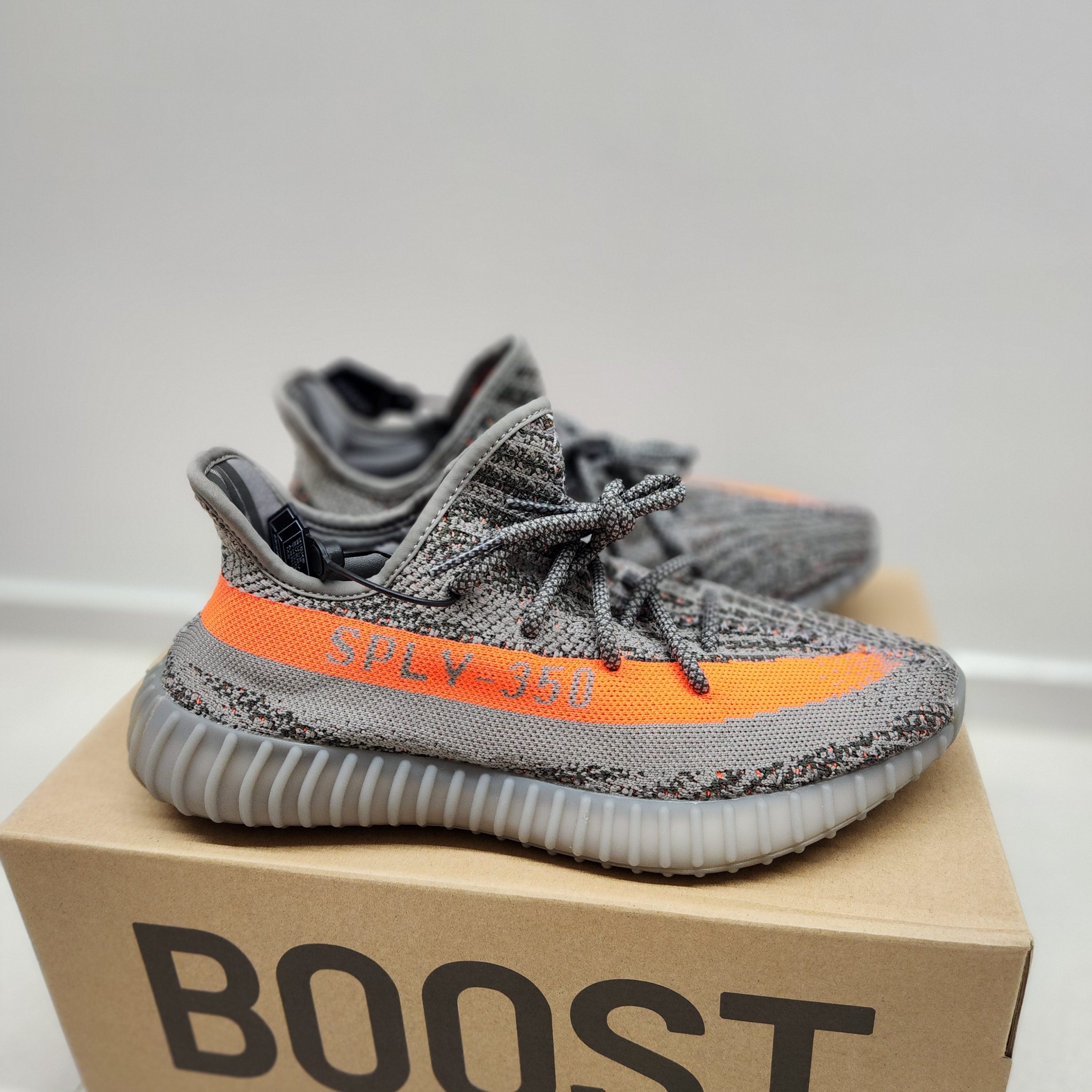 Adidas Yeezy Boost 350 V2 Beluga - Reflective 착용 스타일