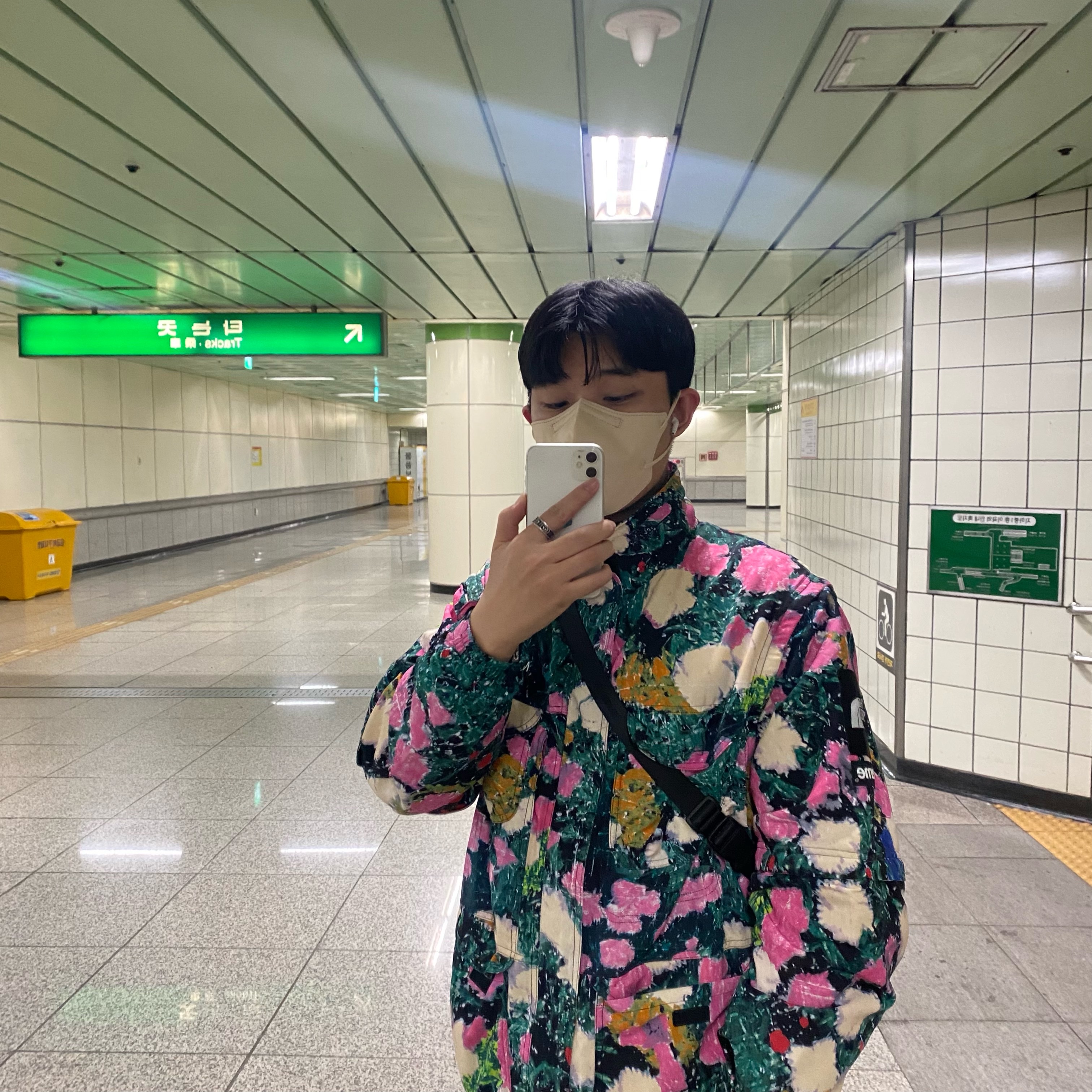 Supreme x The North Face Trekking Convertible Jacket Flowers - 22SS 착용 스타일