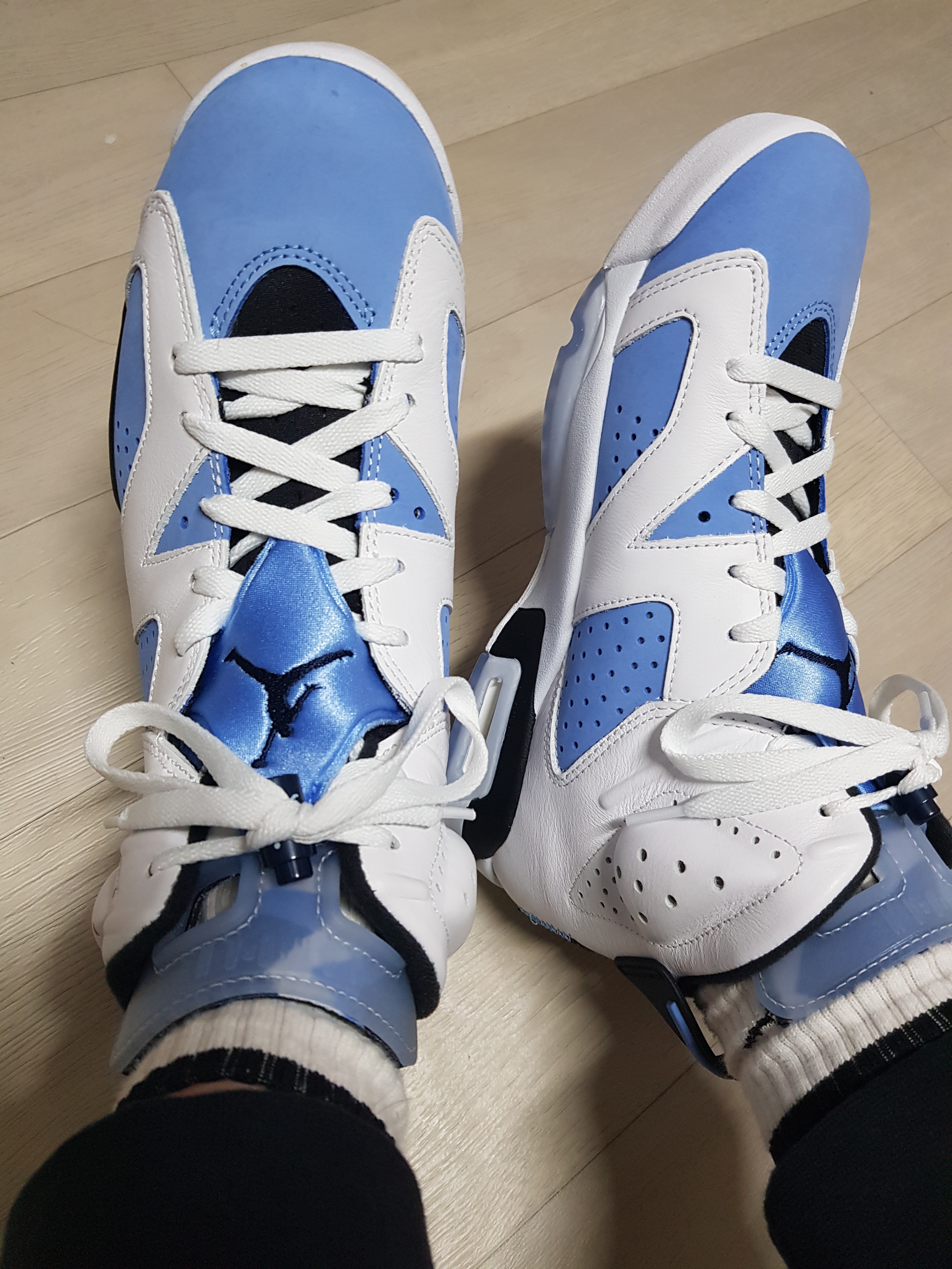 Jordan 6 Retro University Blue 착용 스타일