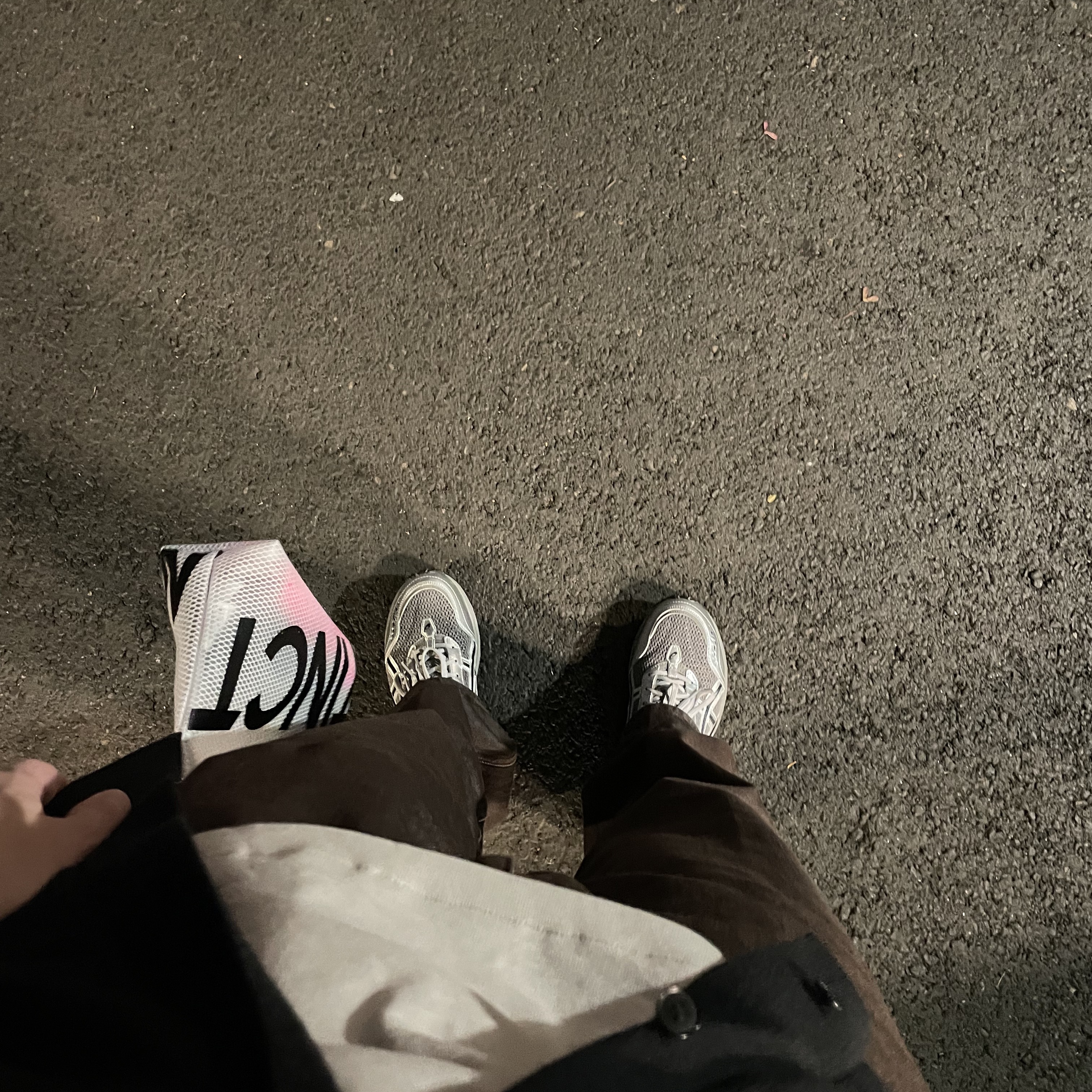 Asics x Freja Wewer Gel-1090 V2 Clay Grey Pure Silver 착용 스타일