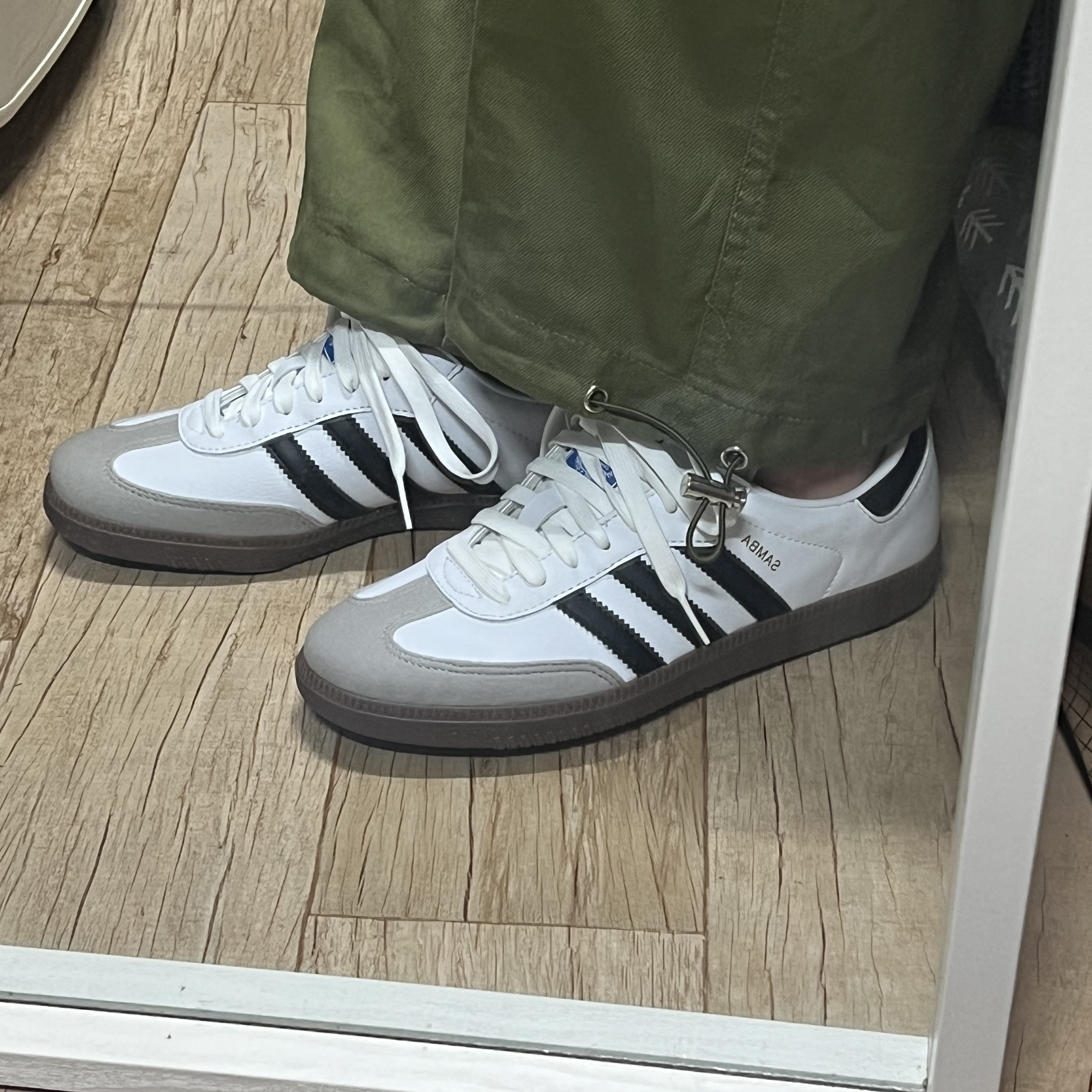 Adidas Samba Vegan White Black 착용 스타일 - 1