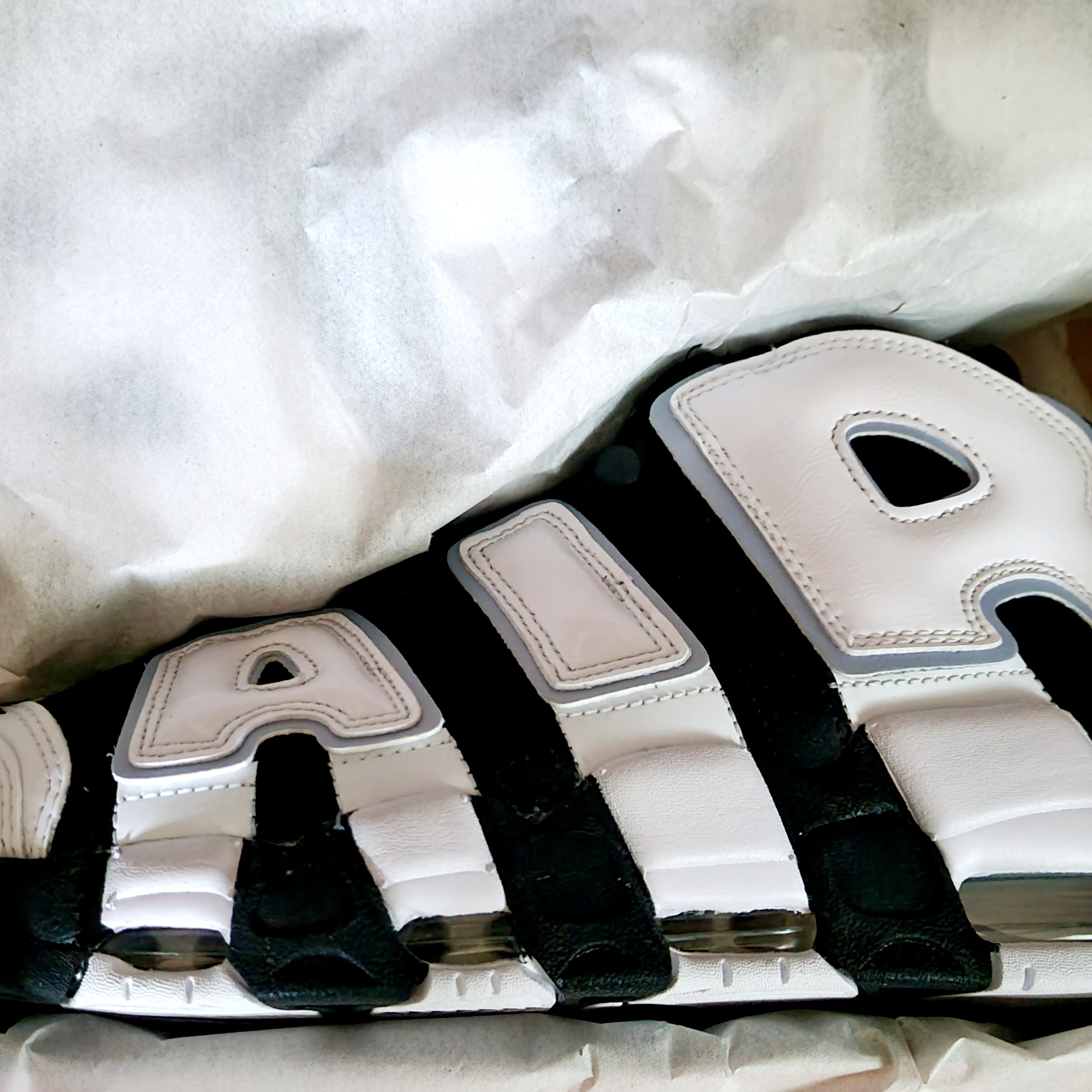 Nike Air More Uptempo 96 Cobalt Bliss 착용 스타일
