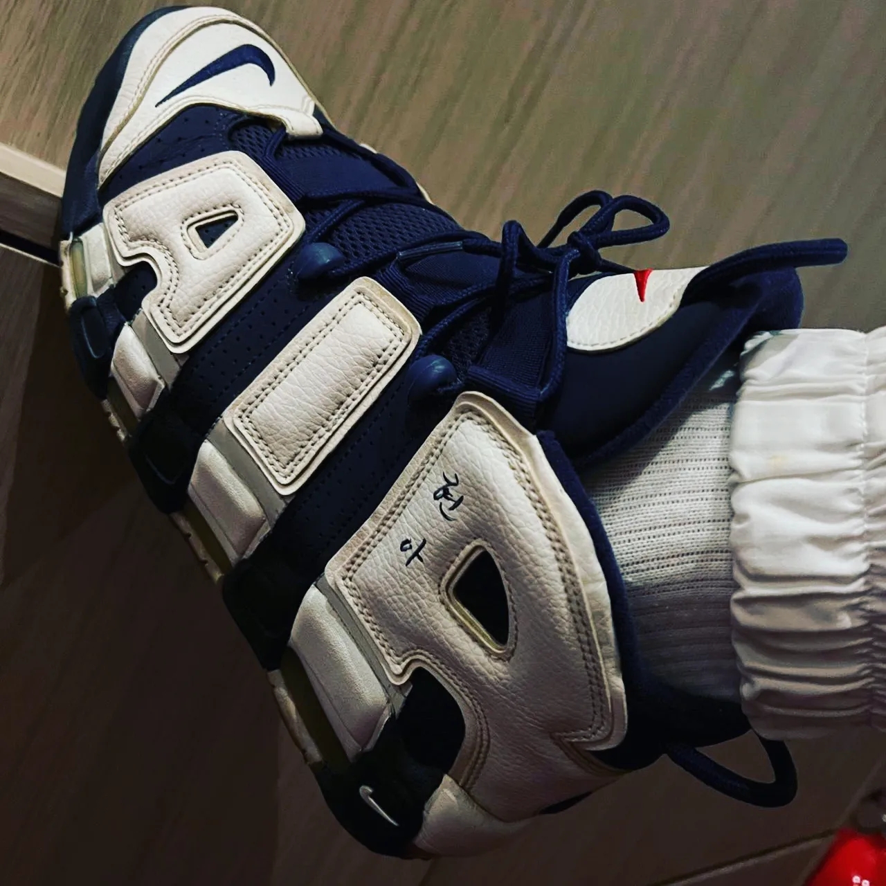 Jordan 1 Retro High OG Chicago 2022, Nike Air More Uptempo Olympic 2016 착용 스타일 - 4