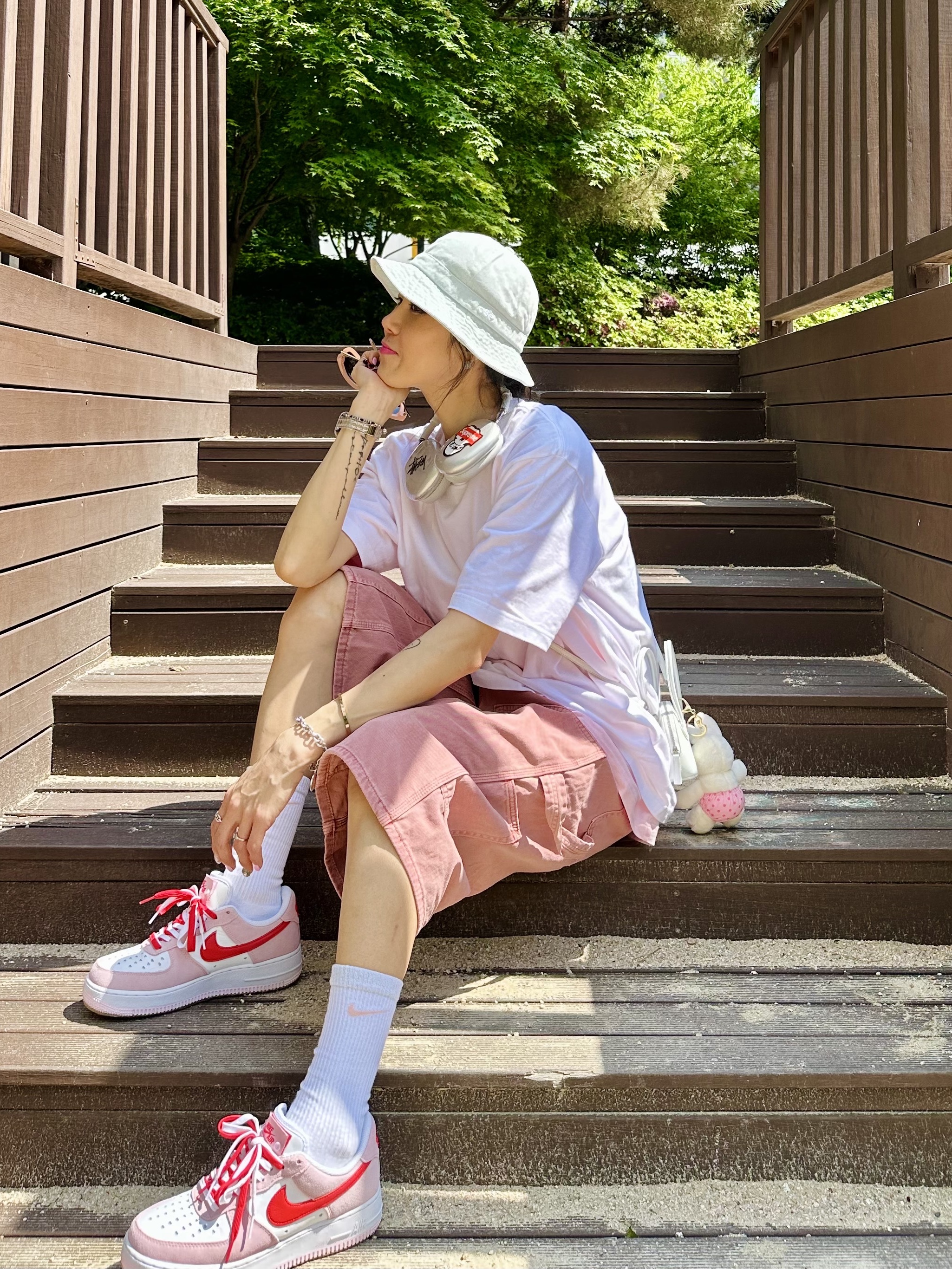 Nike Air Force 1 '07 QS Valentine's Day, (Kids) Nike Everyday Plus Socks Pink White (6 Pack/Korean Ver.) 착용 스타일 - 2