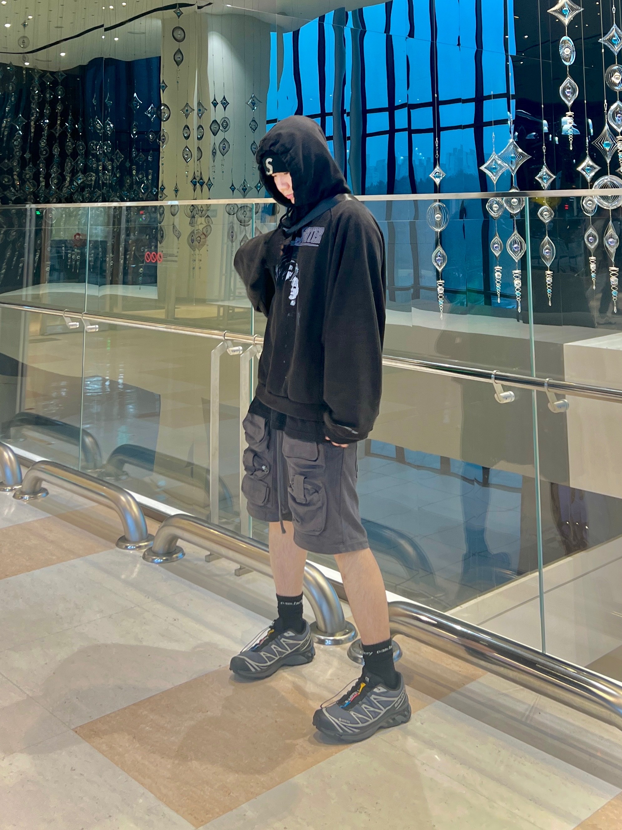 Project G/R Mind Slaughter Vintage Washeed Hoodie Black, Salomon XT-6 Gore-Tex Black Ebony 착용 스타일 - 1