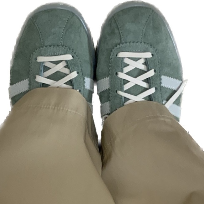 Adidas Tobacco Silver Green Pantone 착용 스타일