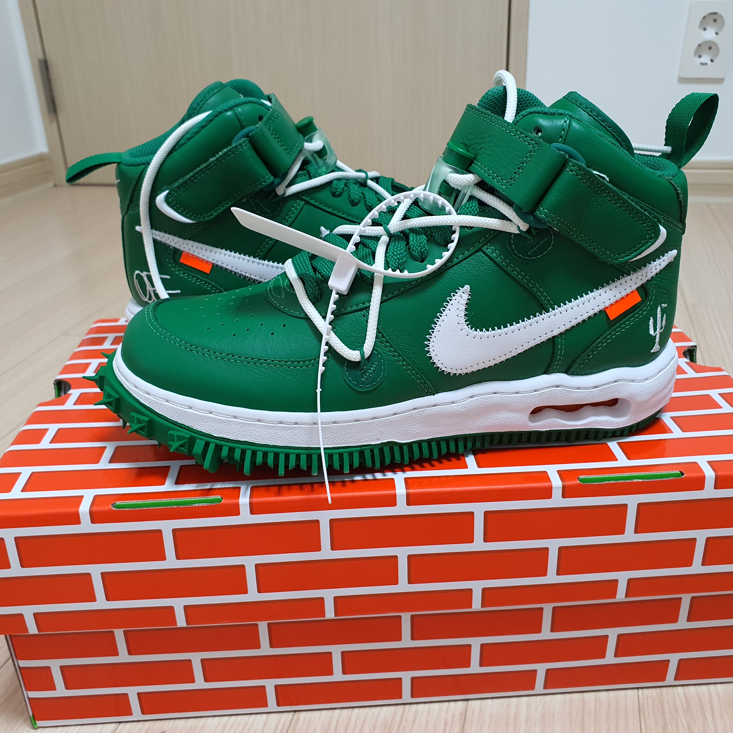 Nike x Off-White Air Force 1 Mid SP Leather Pine Green 착용 스타일 - 4