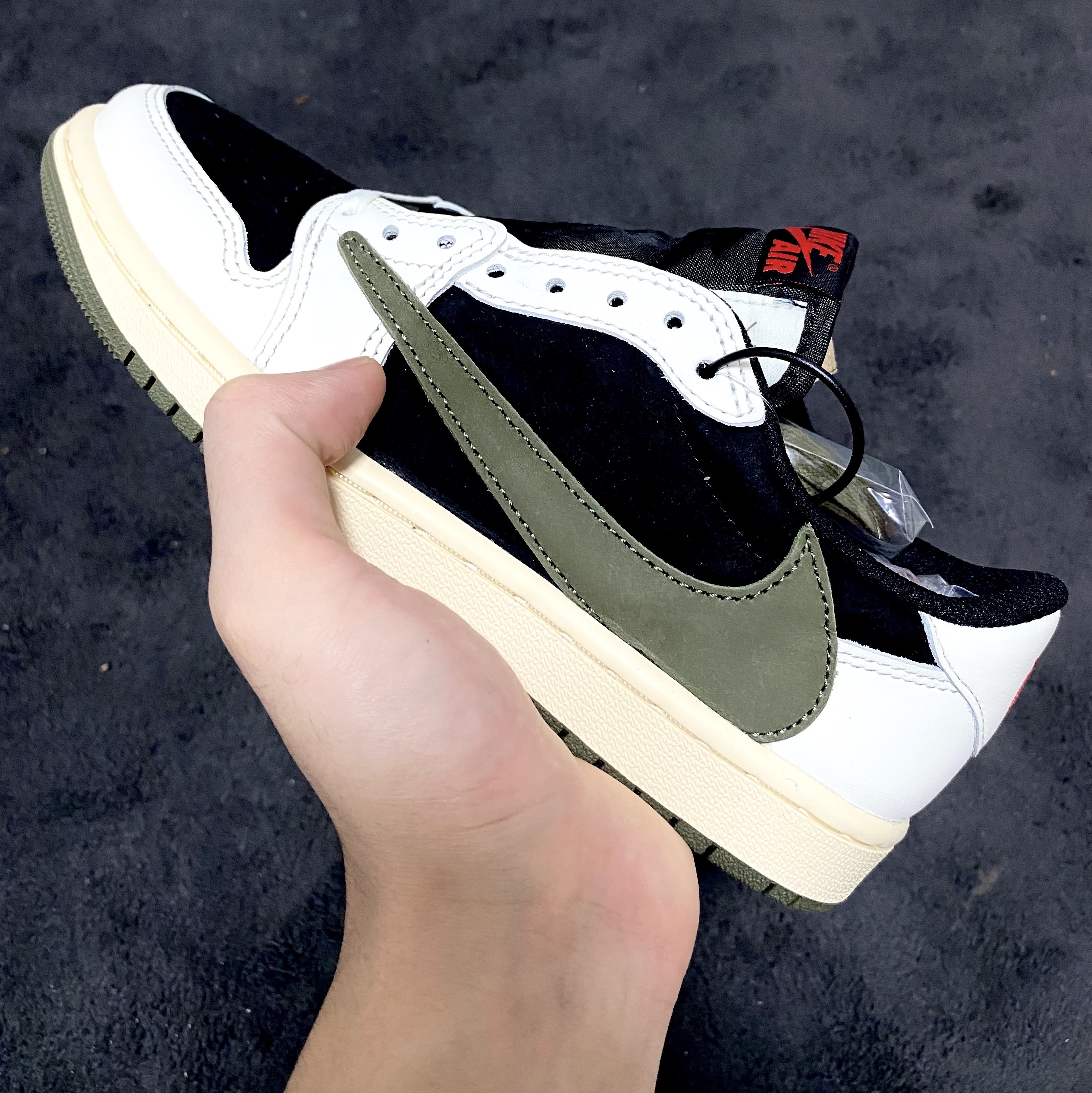 (W) Jordan 1 x Travis Scott Retro Low OG SP Medium Olive 착용 스타일