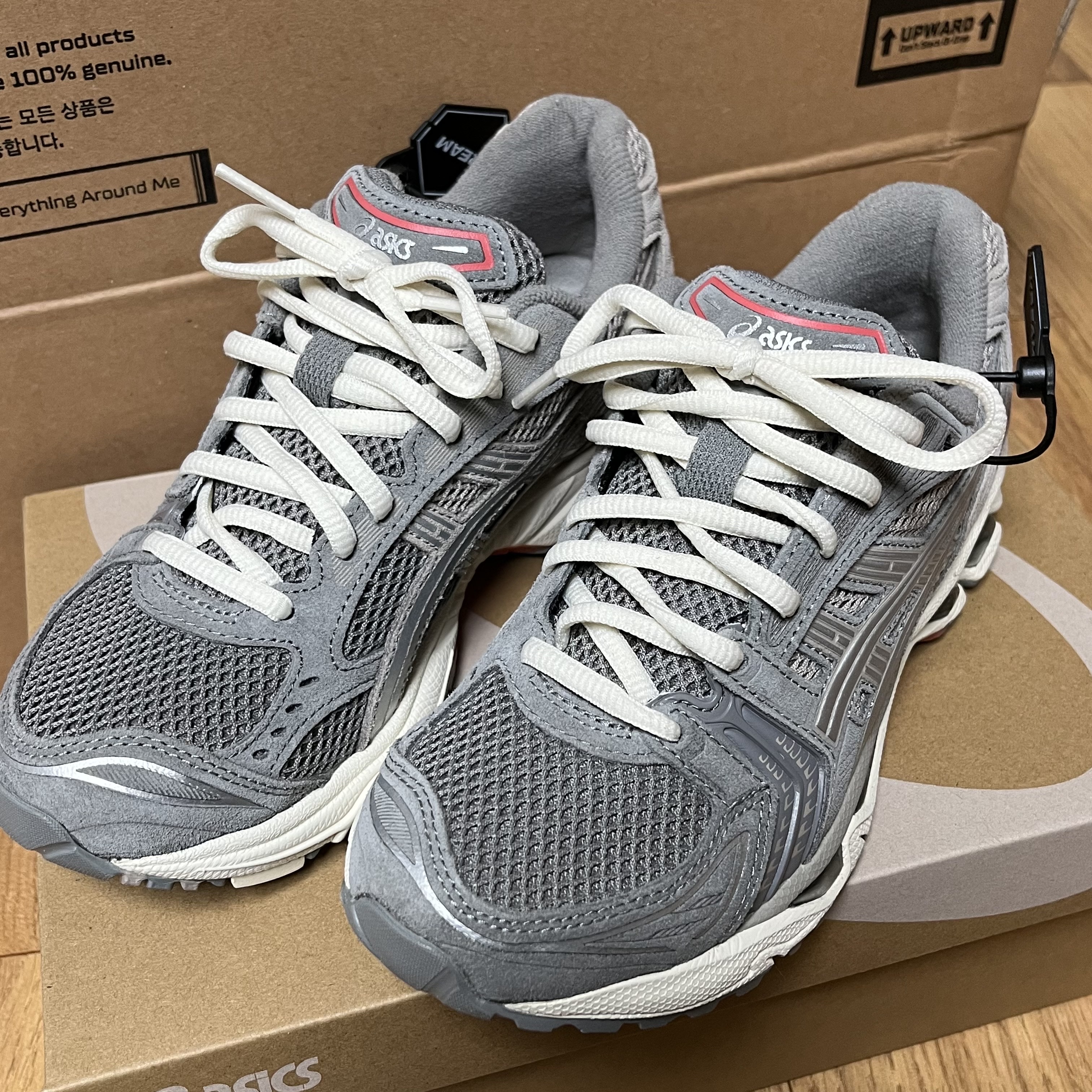 Asics Gel-Kayano 14 Clay Grey Pure Silver 착용 스타일