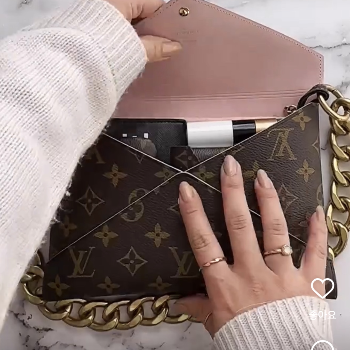 Louis Vuitton Kirigami Pochette Monogram 착용 스타일 - 3