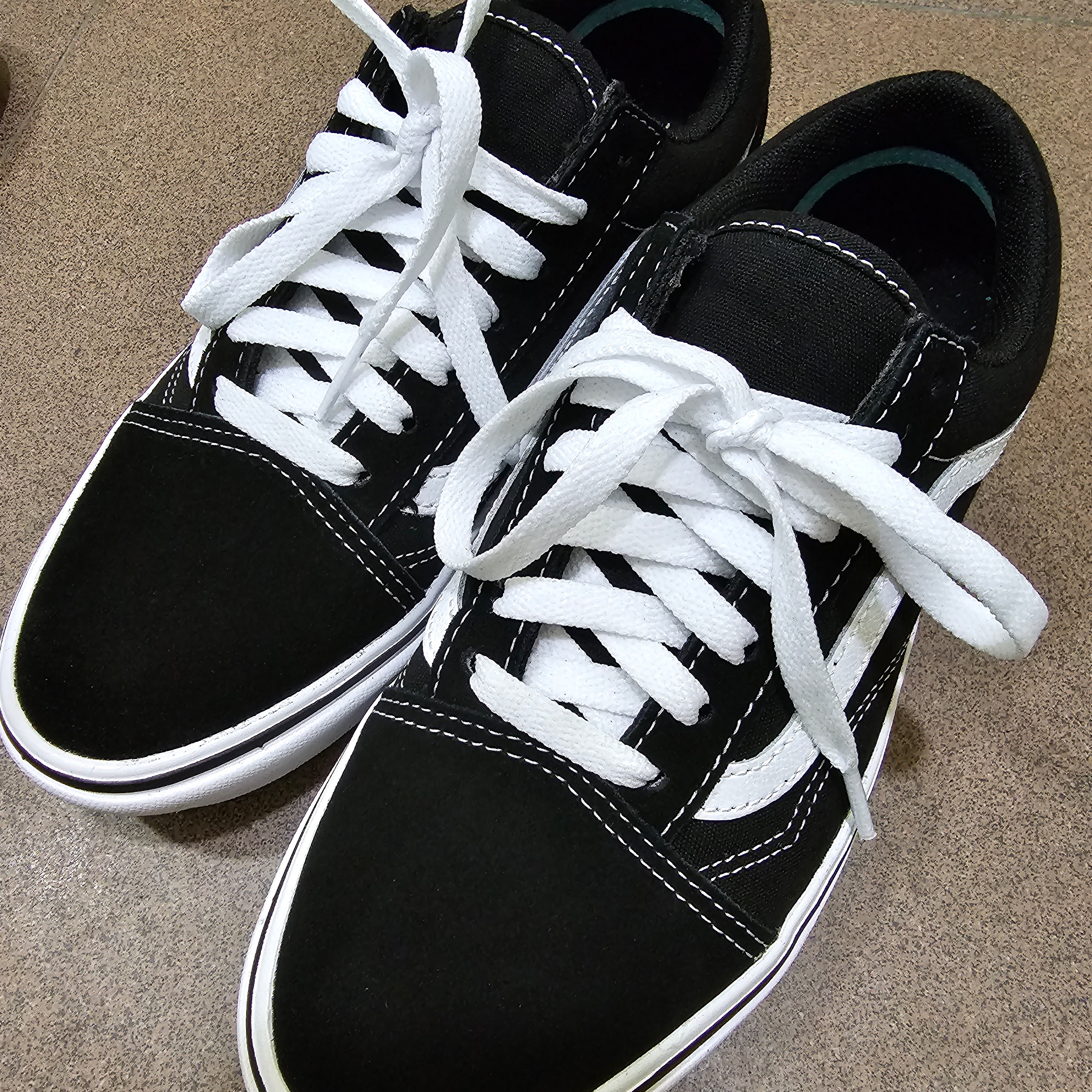 Vans ComfyCush Old Skool Black True white 착용 스타일