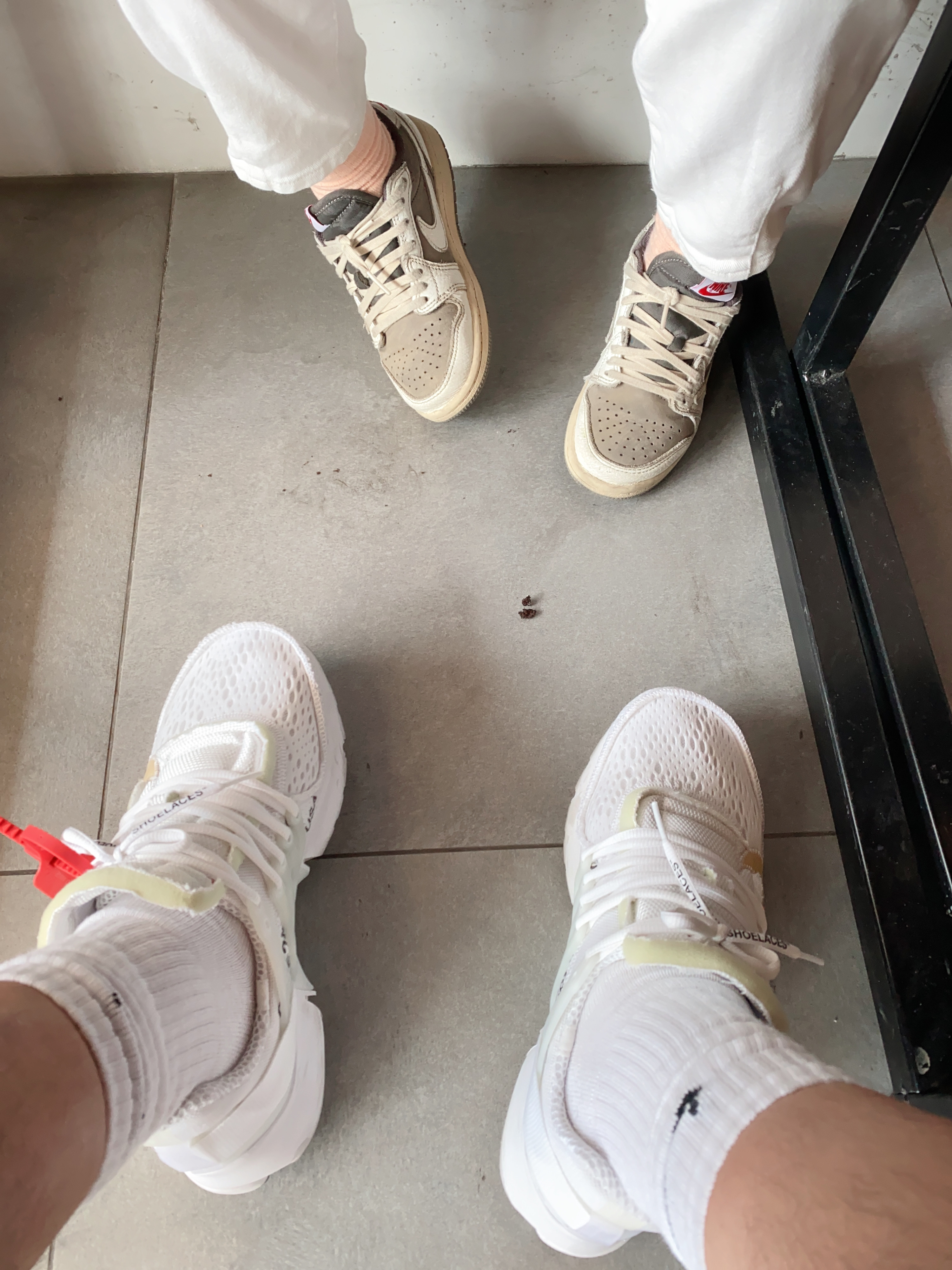 Nike x Off-White Air Presto White, (PS) Jordan 1 x Travis Scott Retro Low OG SP Sail and Ridgerock 착용 스타일