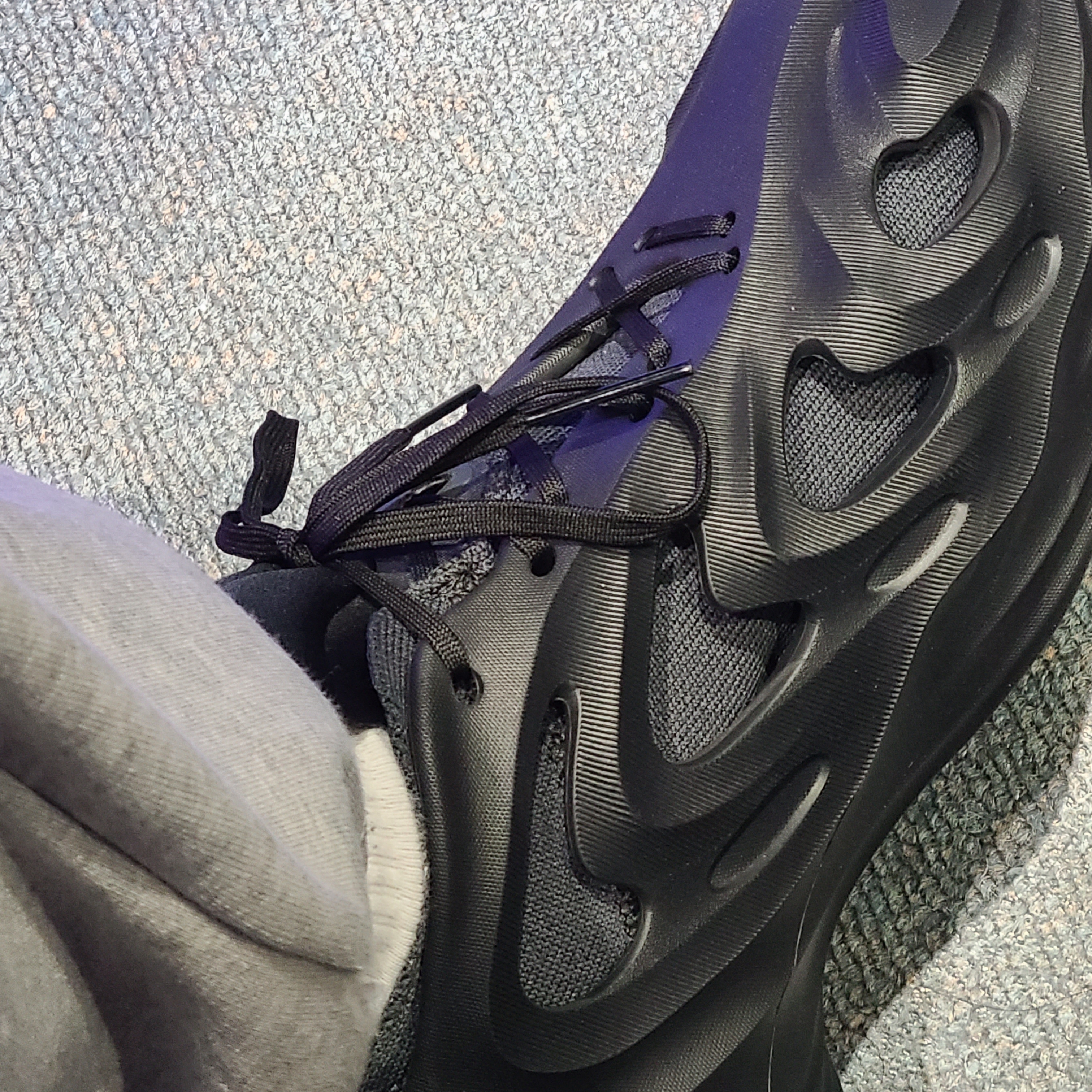 Adidas Adifom Q Core Black Carbon 착용 스타일