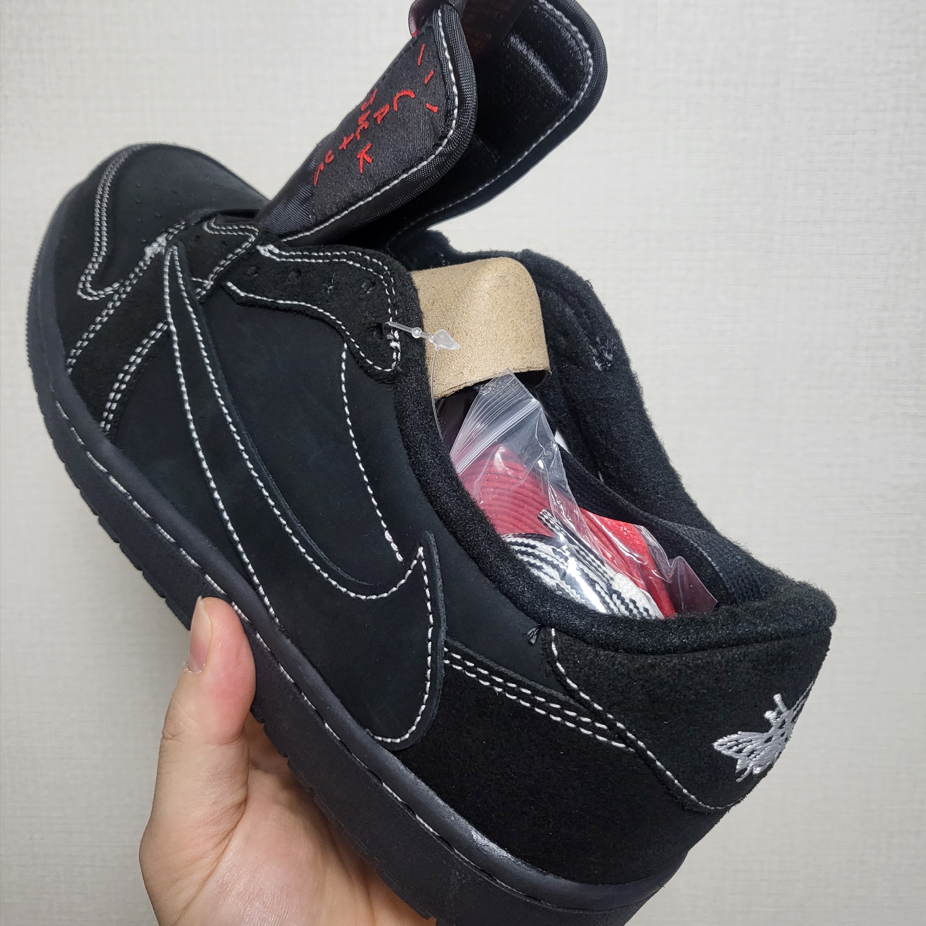 Jordan 1 x Travis Scott Retro Low OG SP Black Phantom 착용 스타일 - 4