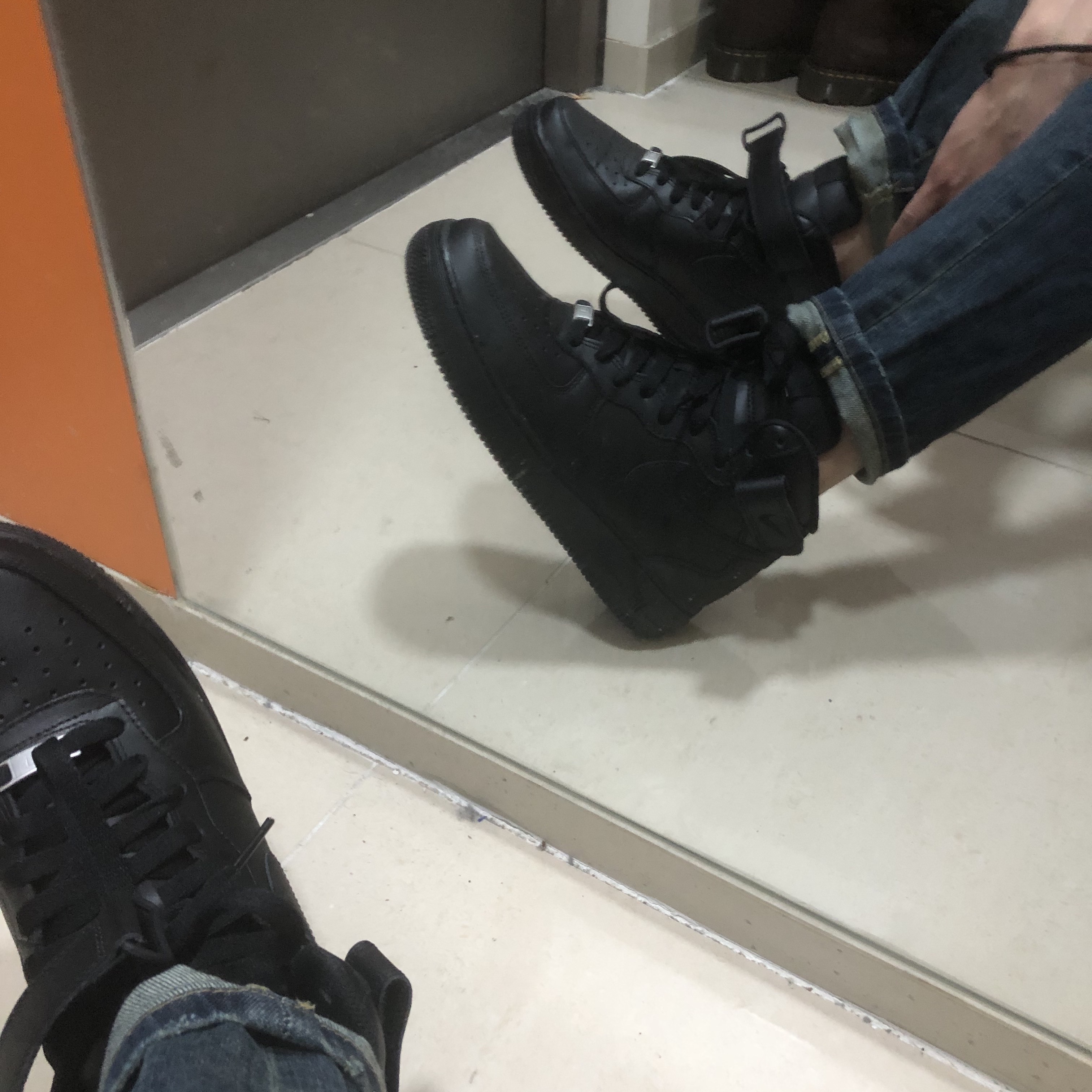 Nike Air Force 1 Mid '07 Black 착용 스타일 - 2