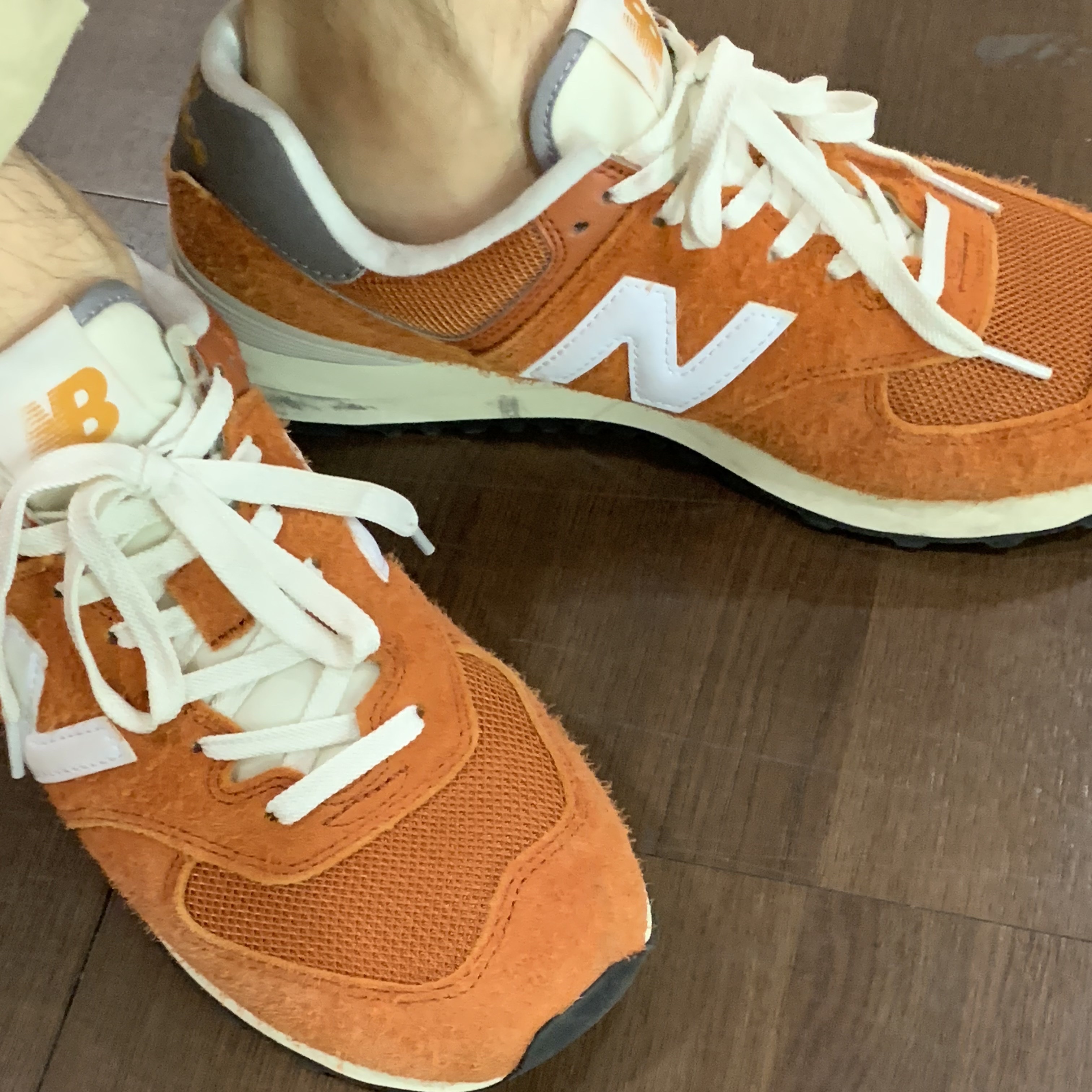 New Balance 574 Heritage Orange Burst White 착용 스타일 - 3