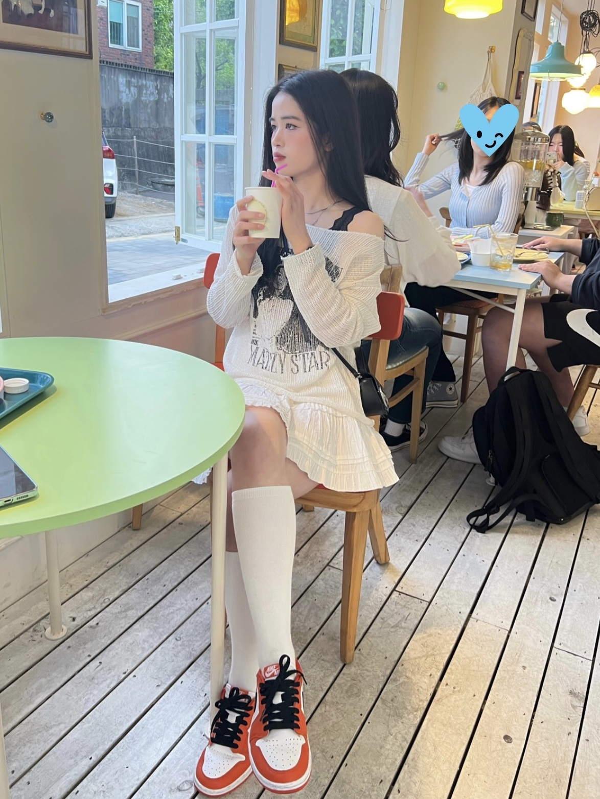디젤 1DR 미니백 플라크 블랙, (W) 조던 1 로우 OG 스타피쉬 착용 스타일 - 4