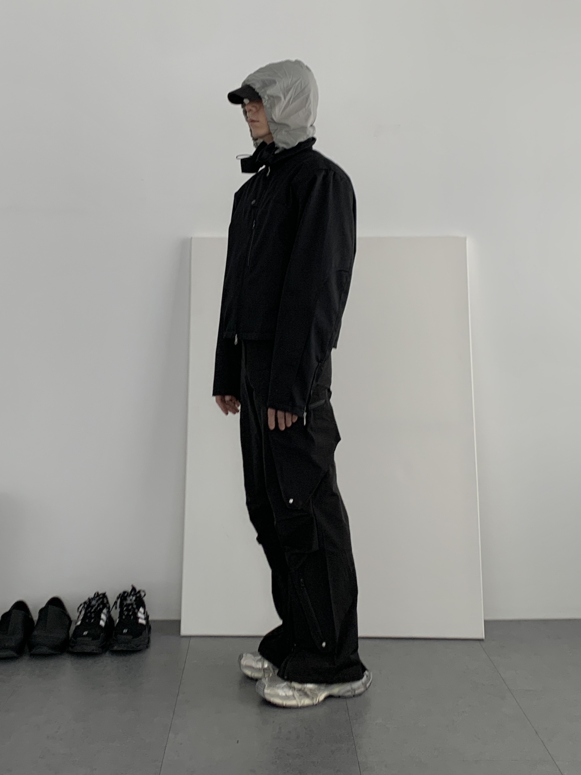 Balenciaga Gaffer Cap Black, (W) Balenciaga 3XL Sneakers Light Beige 착용 스타일 - 2