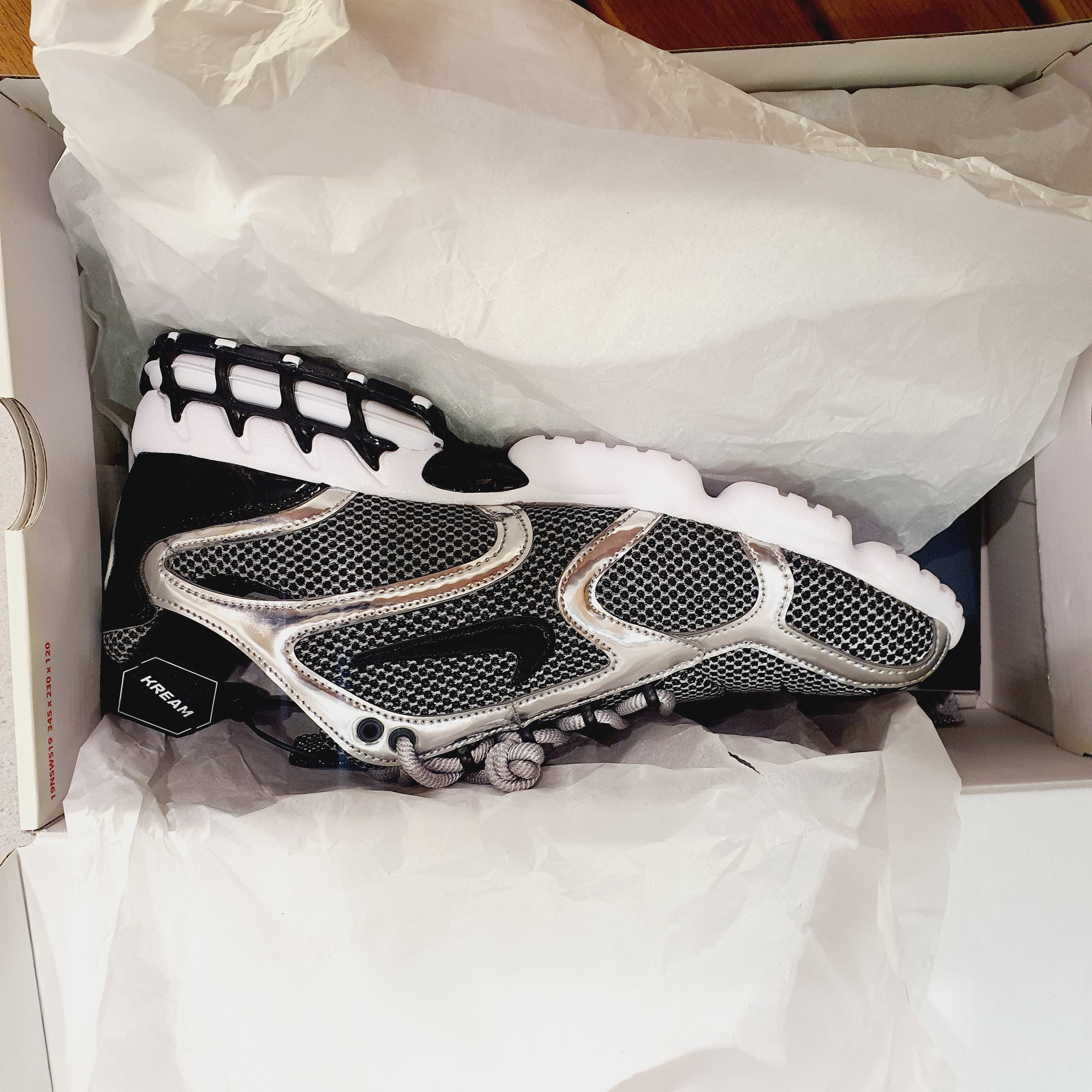 Nike x Stussy Air Zoom Spiridon Kukini White, Nike x Stussy Air Zoom Spiridon Cage 2 Pure Platinum 착용 스타일 - 2