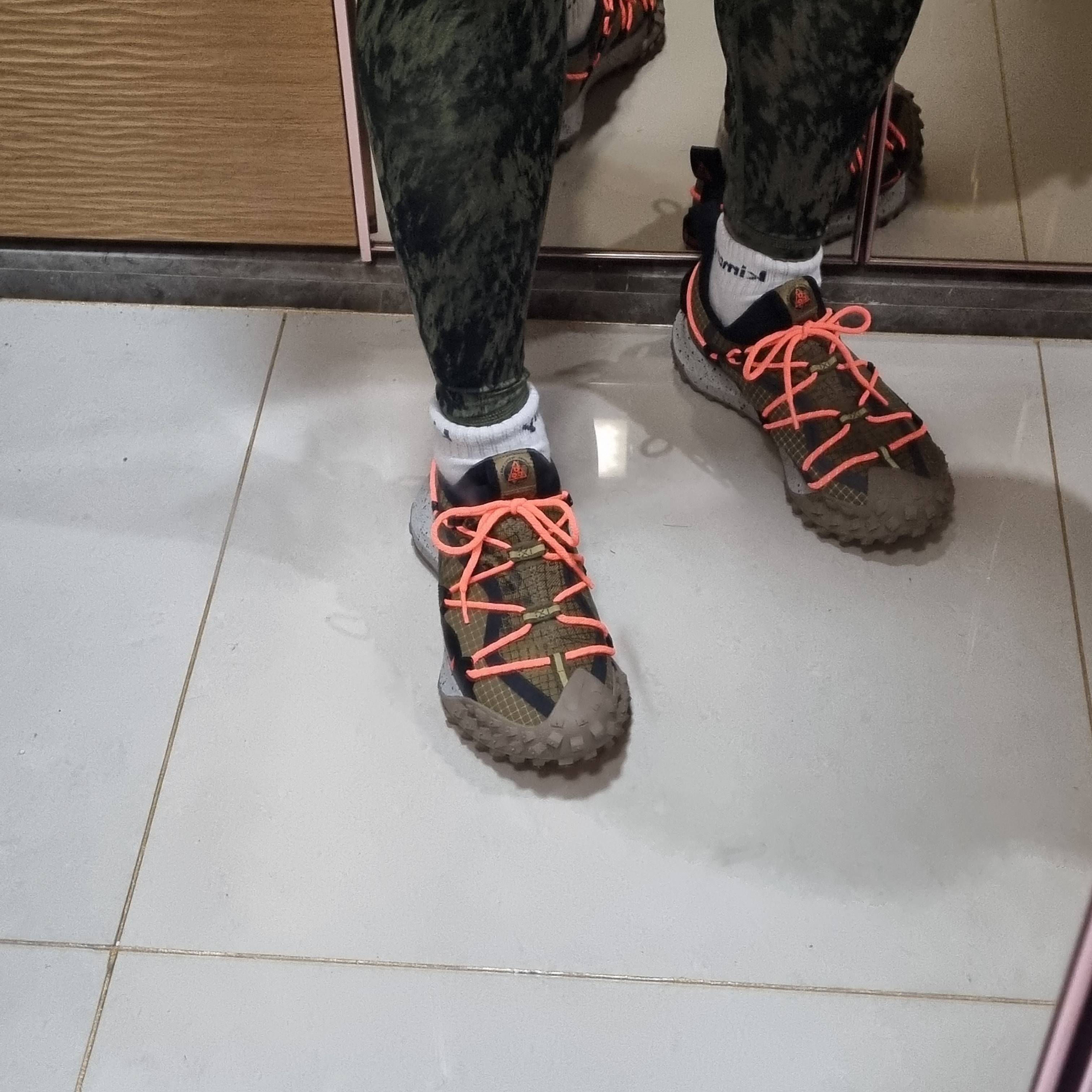 Nike ACG Mountain Fly Low Gore-Tex SE Hazel Rush 착용 스타일 - 3