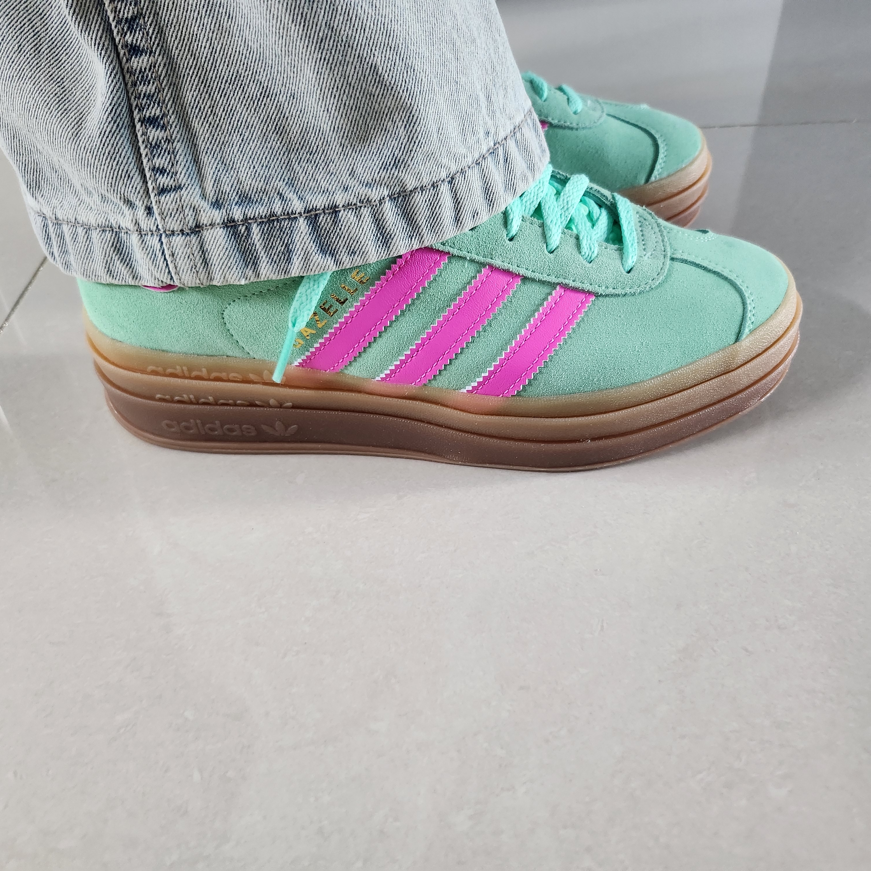 (W) Adidas Gazelle Bold Pulse Mint Pink 착용 스타일 - 2