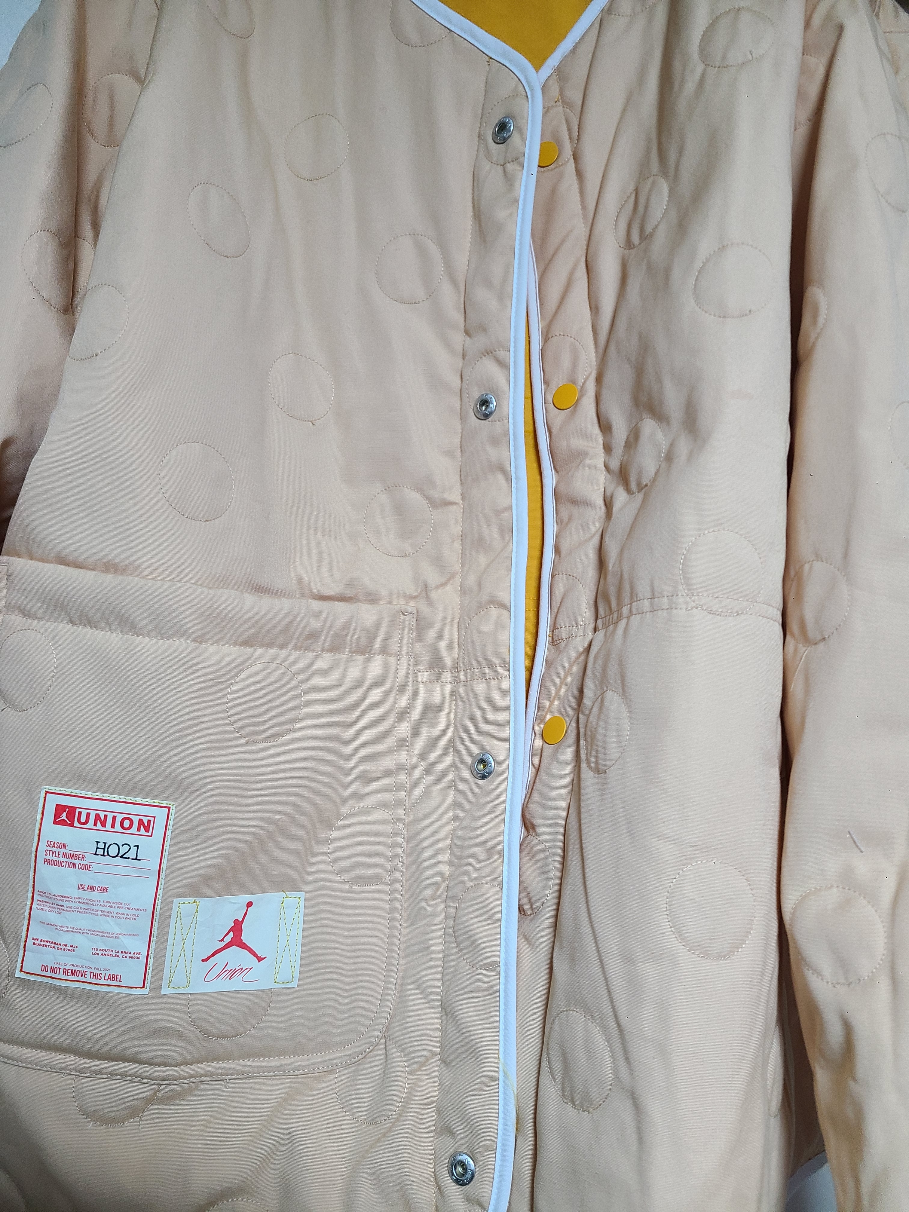 Jordan x Union Reversible Jacket Sport Gold - US/EU 착용 스타일