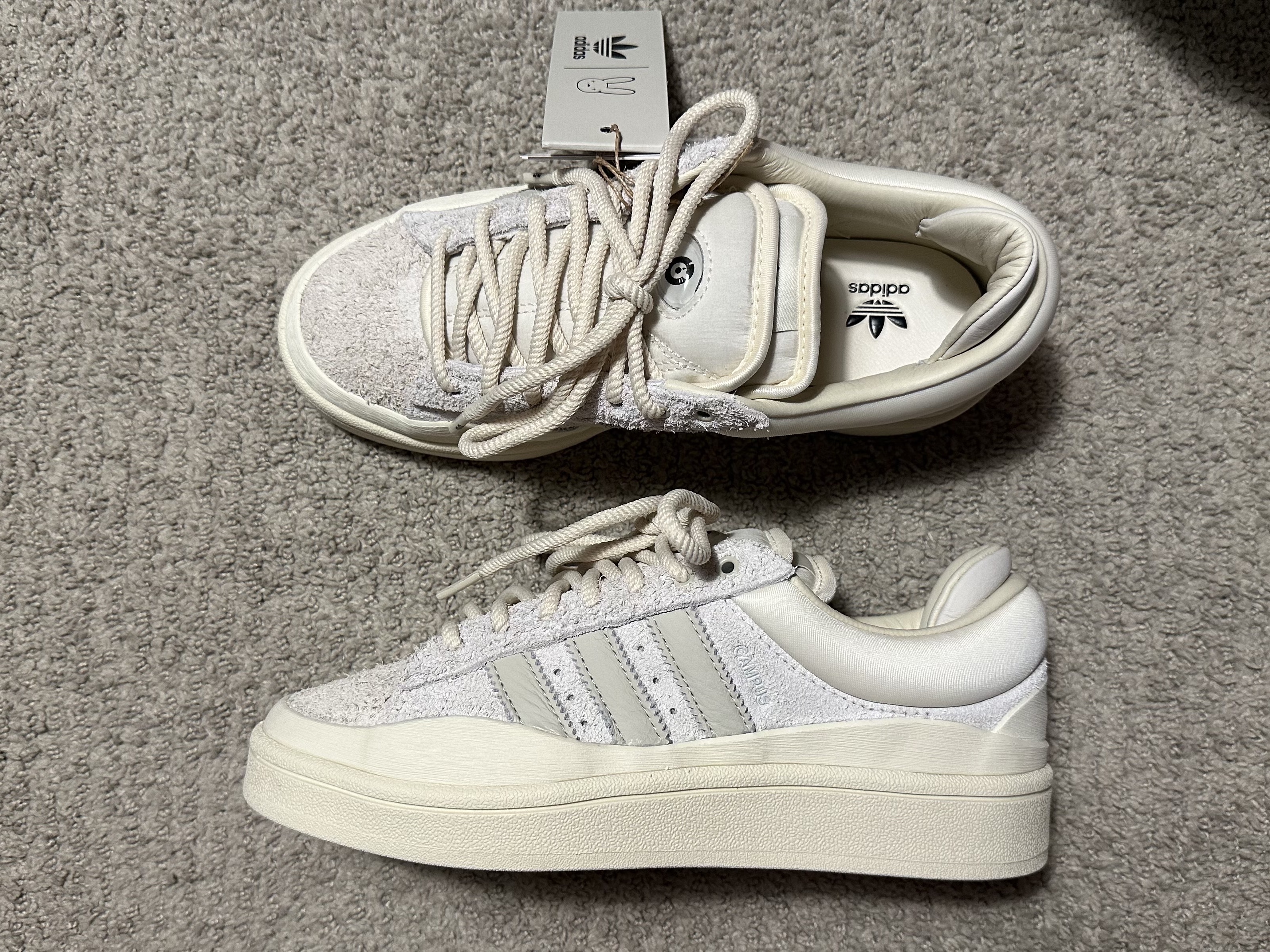 Adidas x Bad Bunny Campus Light Cloud White 착용 스타일 - 2