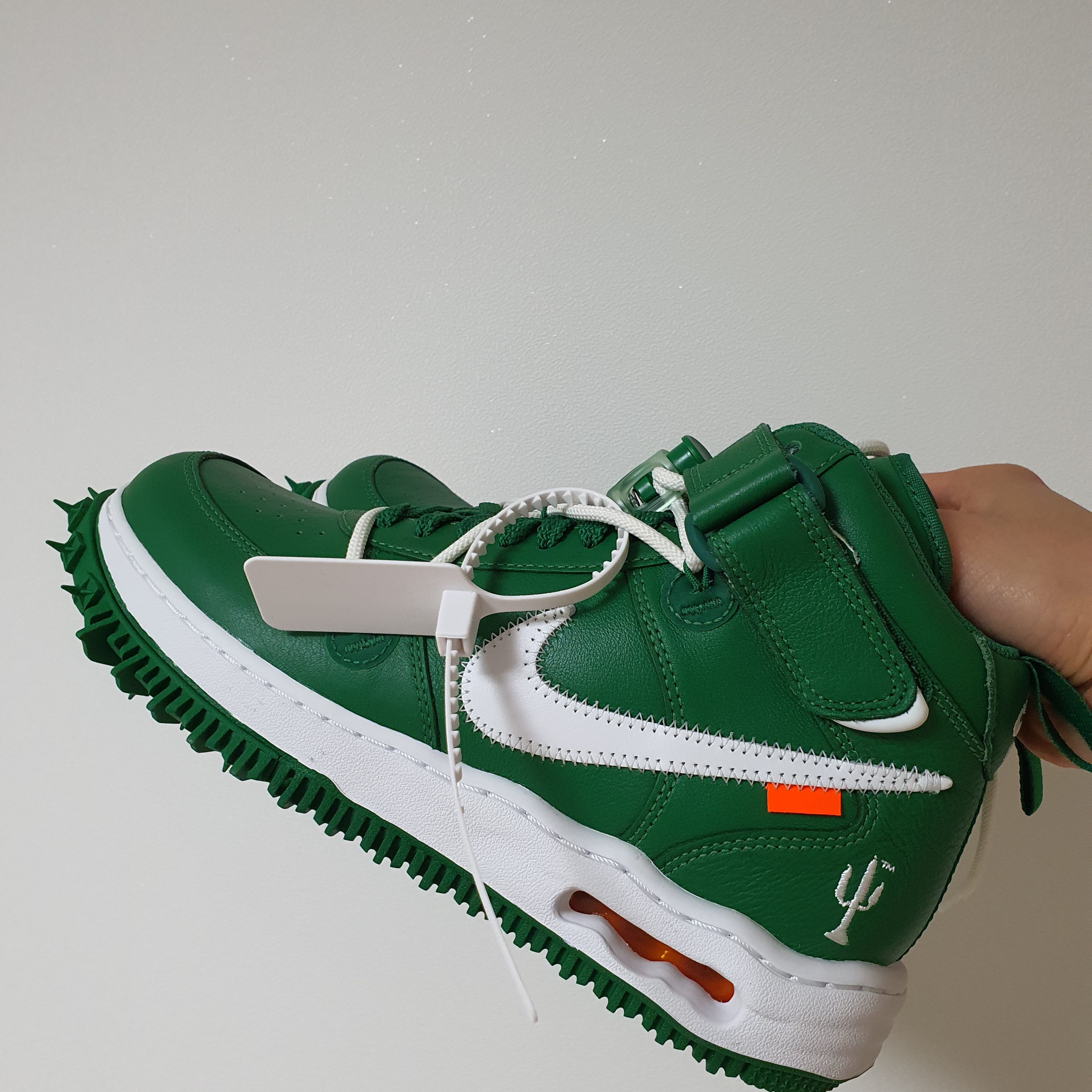 Nike x Off-White Air Force 1 Mid SP Leather Pine Green 착용 스타일 - 1