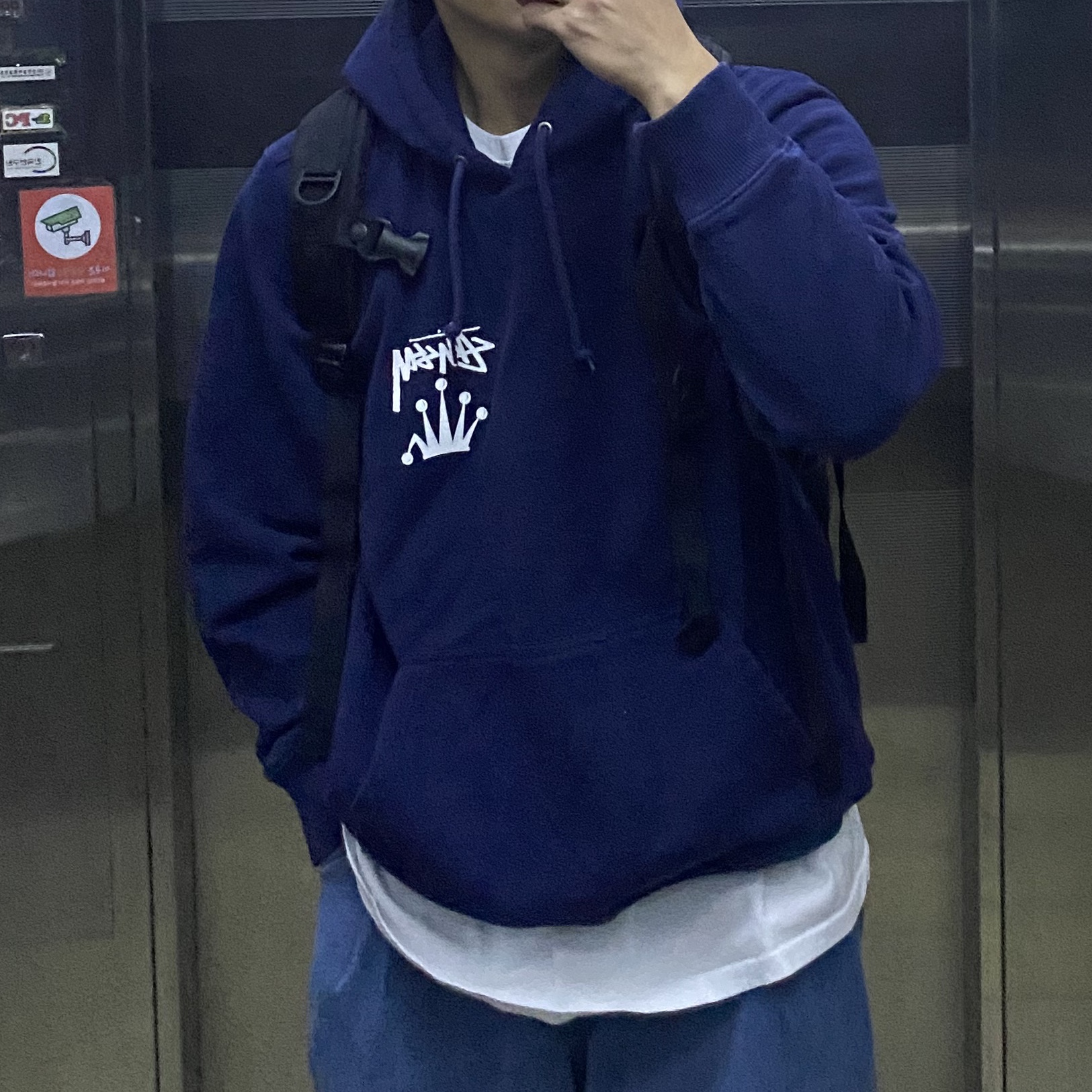 Stussy Stock Crown Hoodie Navy 착용 스타일