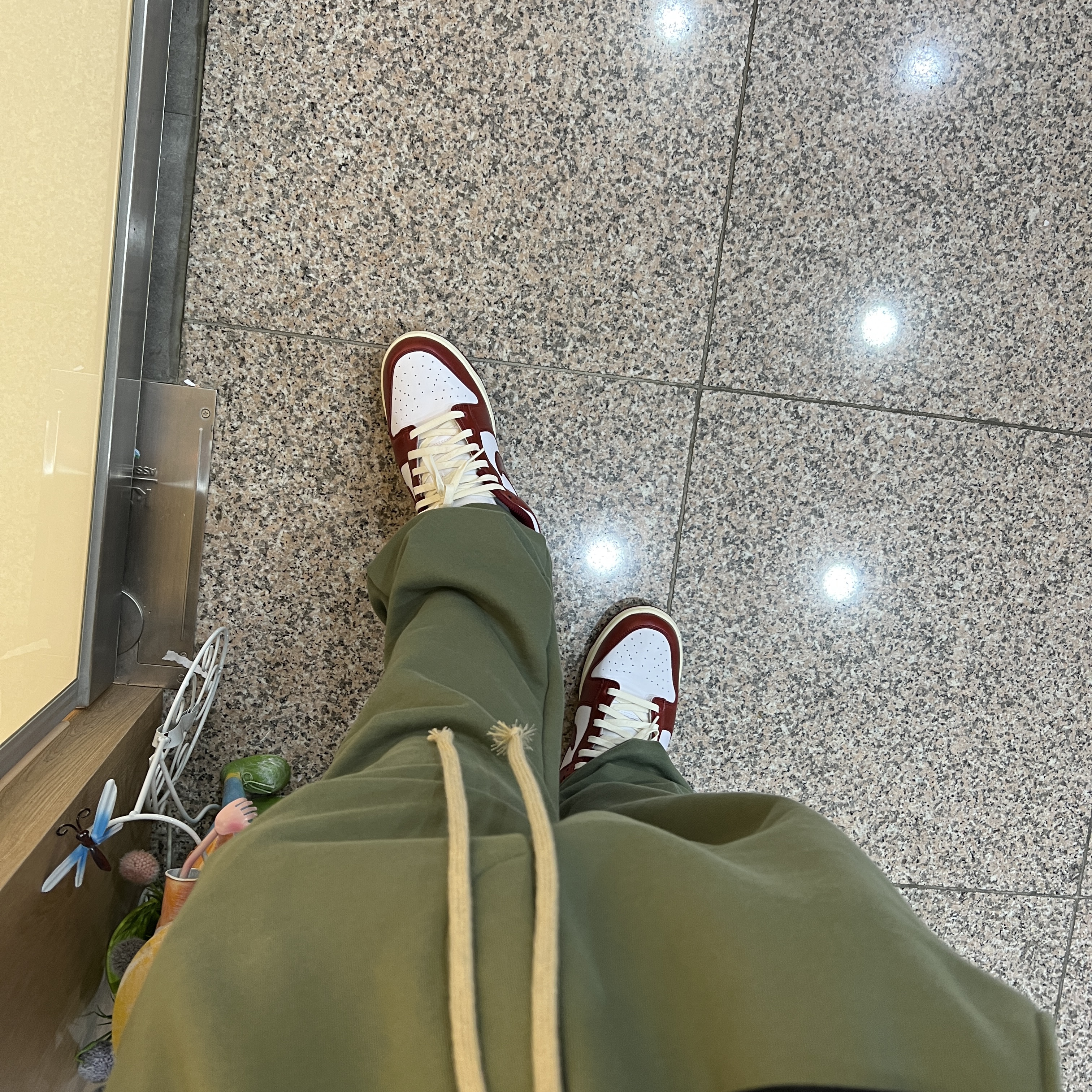 (W) Nike Dunk Low Retro PRM Team Red and White 착용 스타일