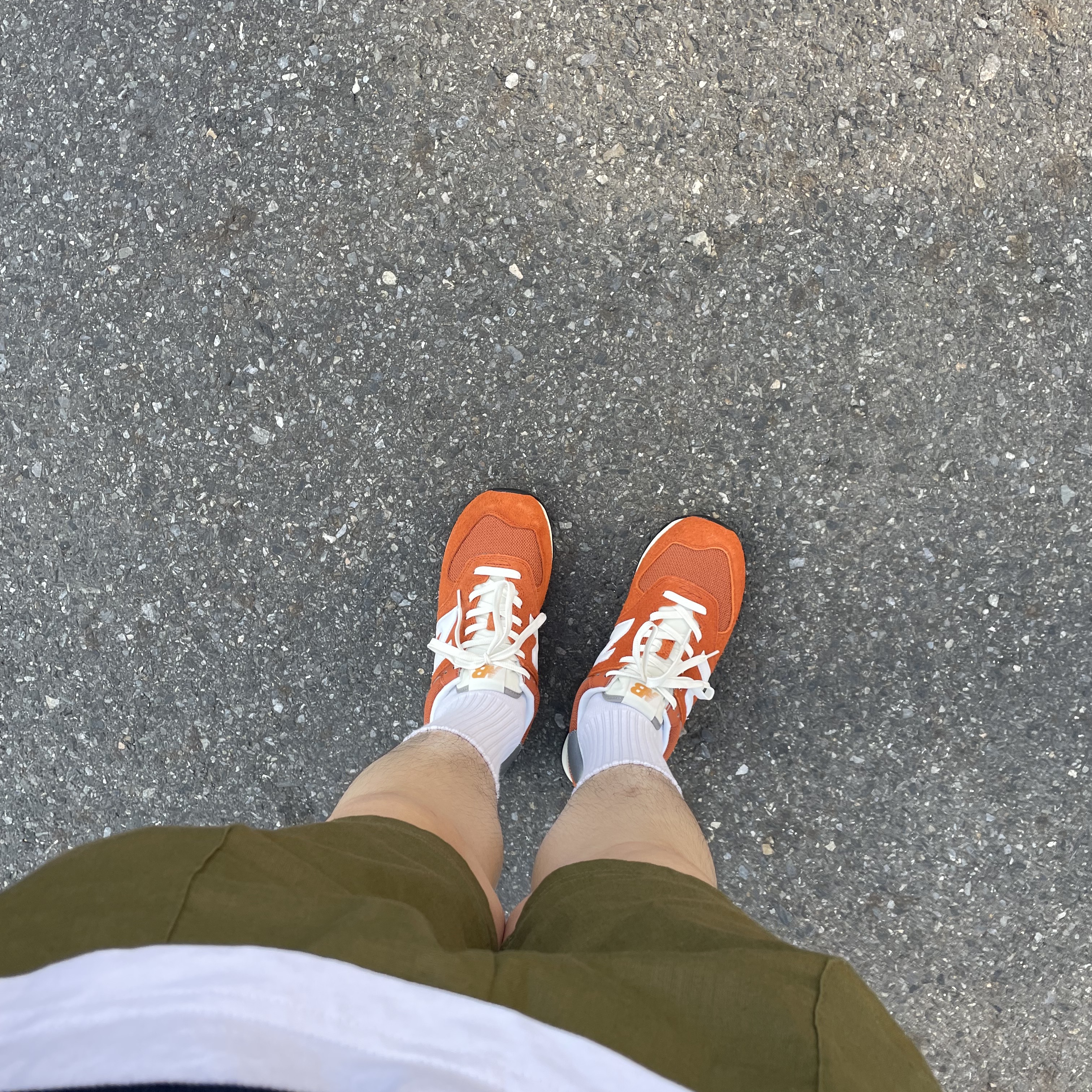 New Balance 574 Heritage Orange Burst White 착용 스타일