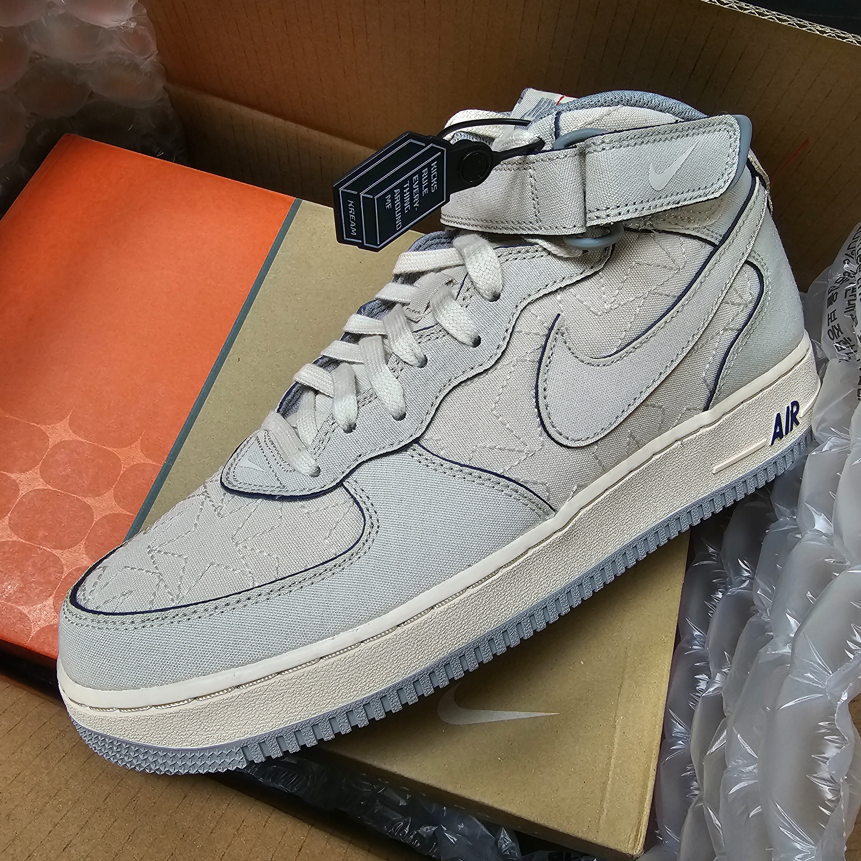 Nike Air Force 1 Mid '07 Pearl White 착용 스타일 - 2